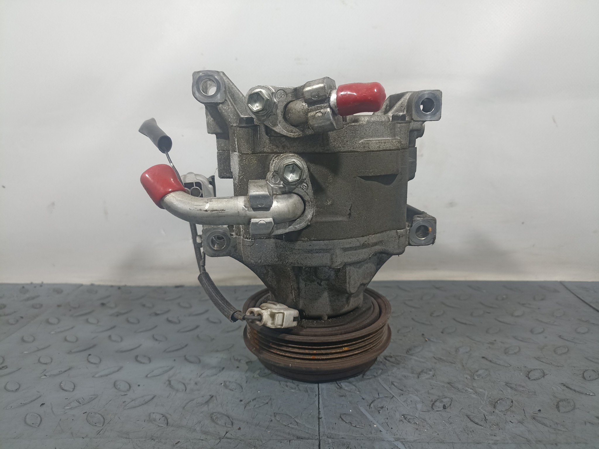 КОМПРЕССОР КОНДИЦИОНЕРА TOYOTA 883201A480  F2682Z