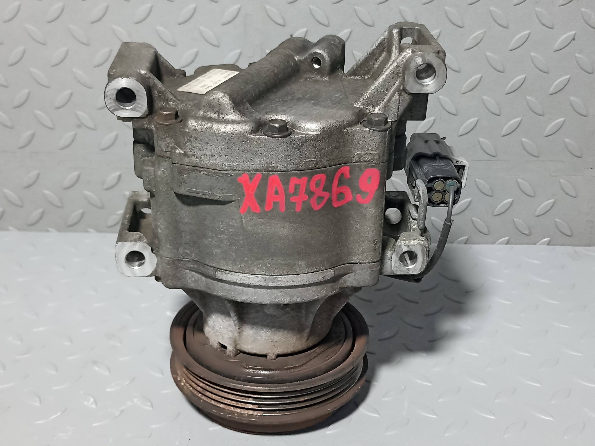 КОМПРЕССОР КОНДИЦИОНЕРА TOYOTA 883201A480  XA7869Z