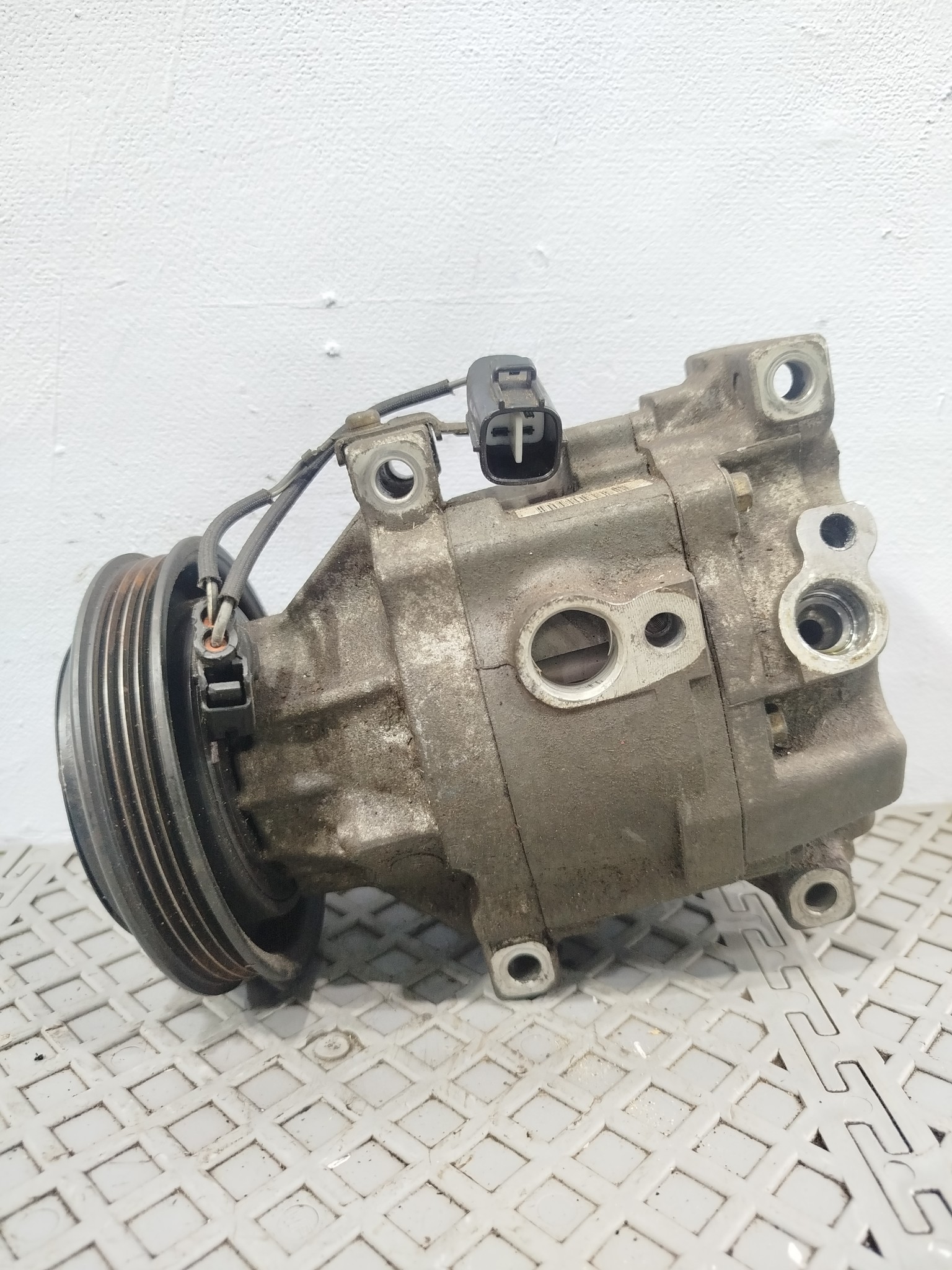 КОМПРЕССОР КОНДИЦИОНЕРА TOYOTA 883201A480  U1236Z