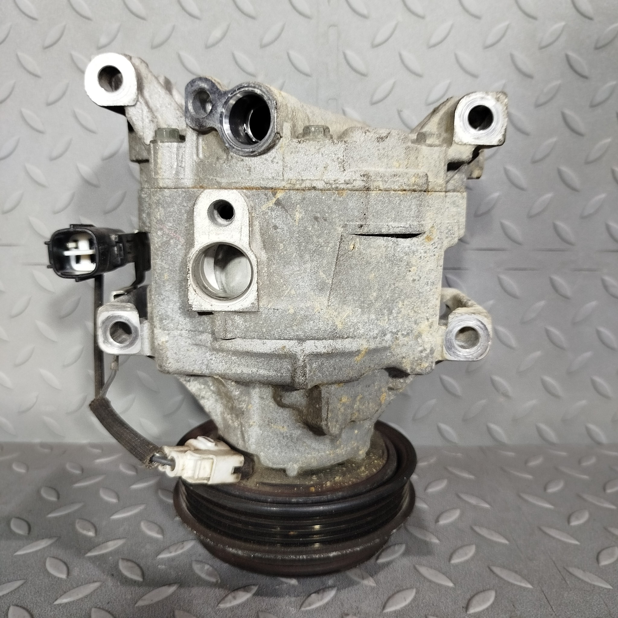 КОМПРЕССОР КОНДИЦИОНЕРА TOYOTA 883201A480  KB2402Z