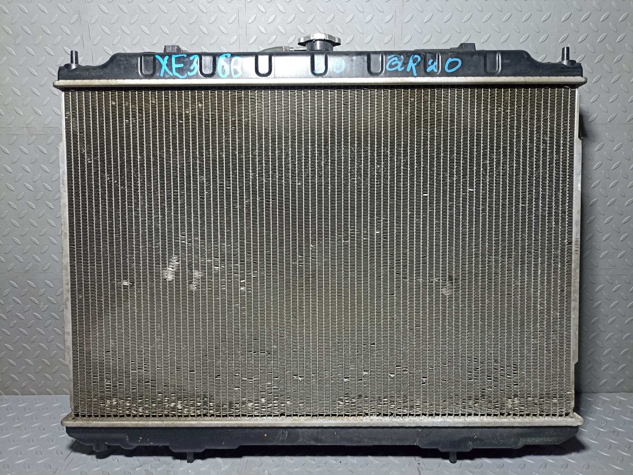 РАДИАТОР ДВИГАТЕЛЯ NISSAN 214609H300  XE366