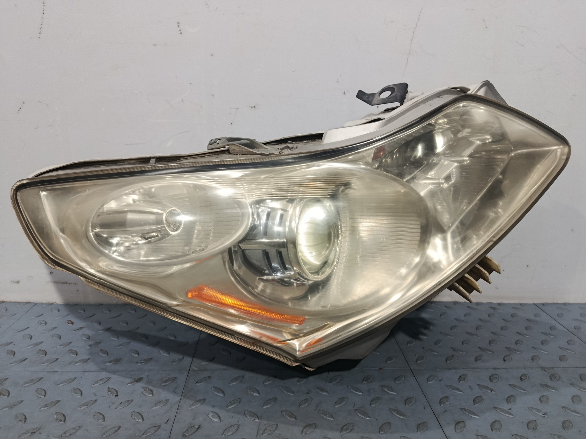 ФАРА NISSAN INFINITI ПРАВАЯ 26010JK000  KA9549Z