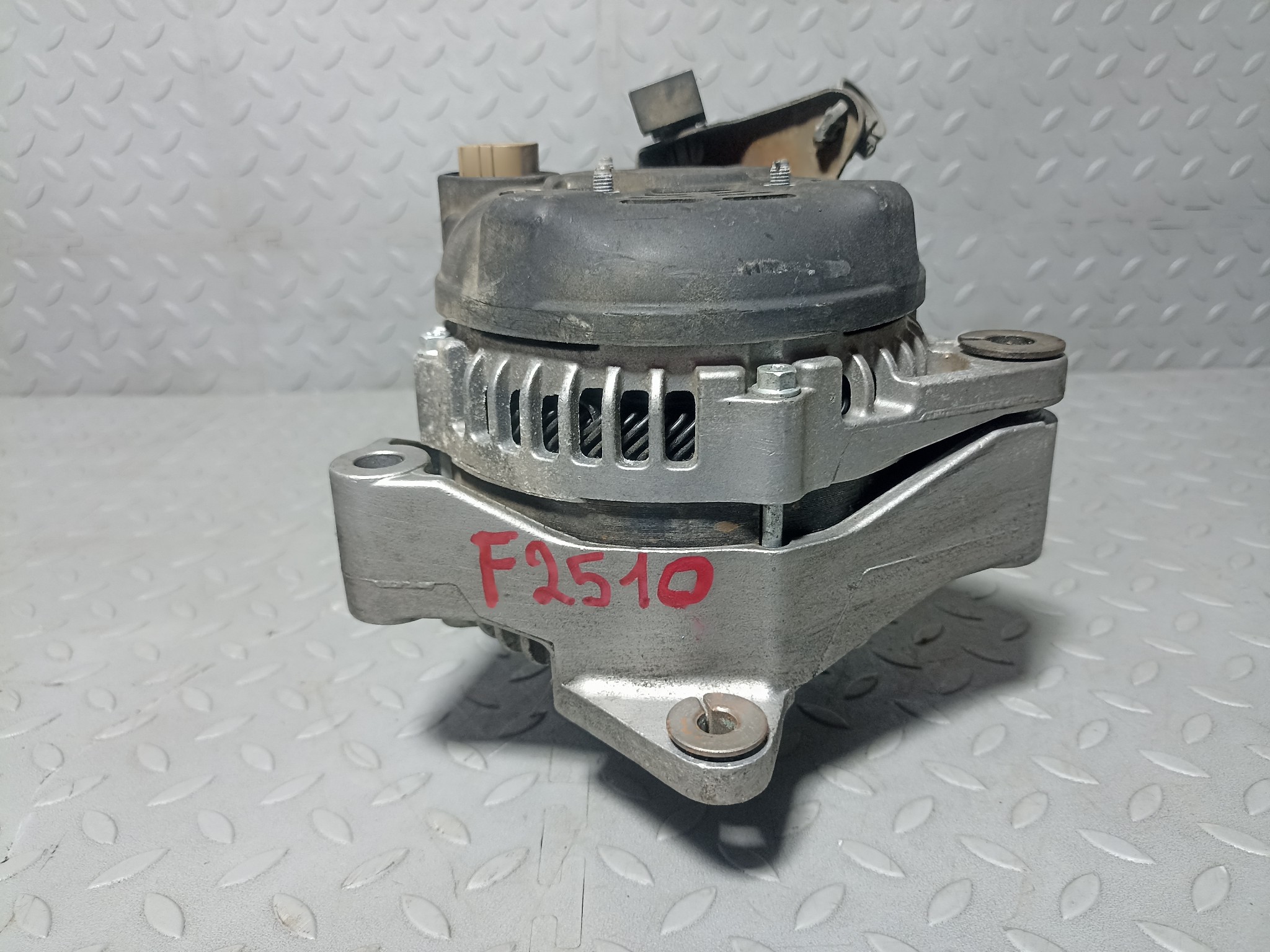 ГЕНЕРАТОР TOYOTA LEXUS 2706050370  F2510Z