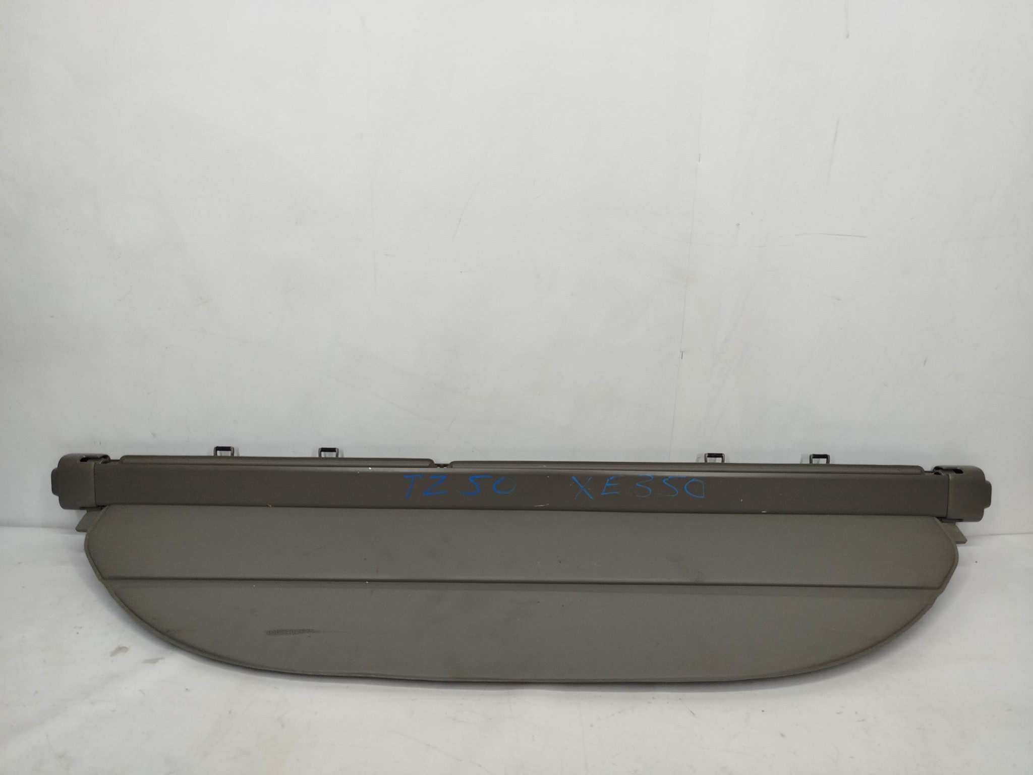ШТОРКА БАГАЖНИКА NISSAN 84982CA000  XE350