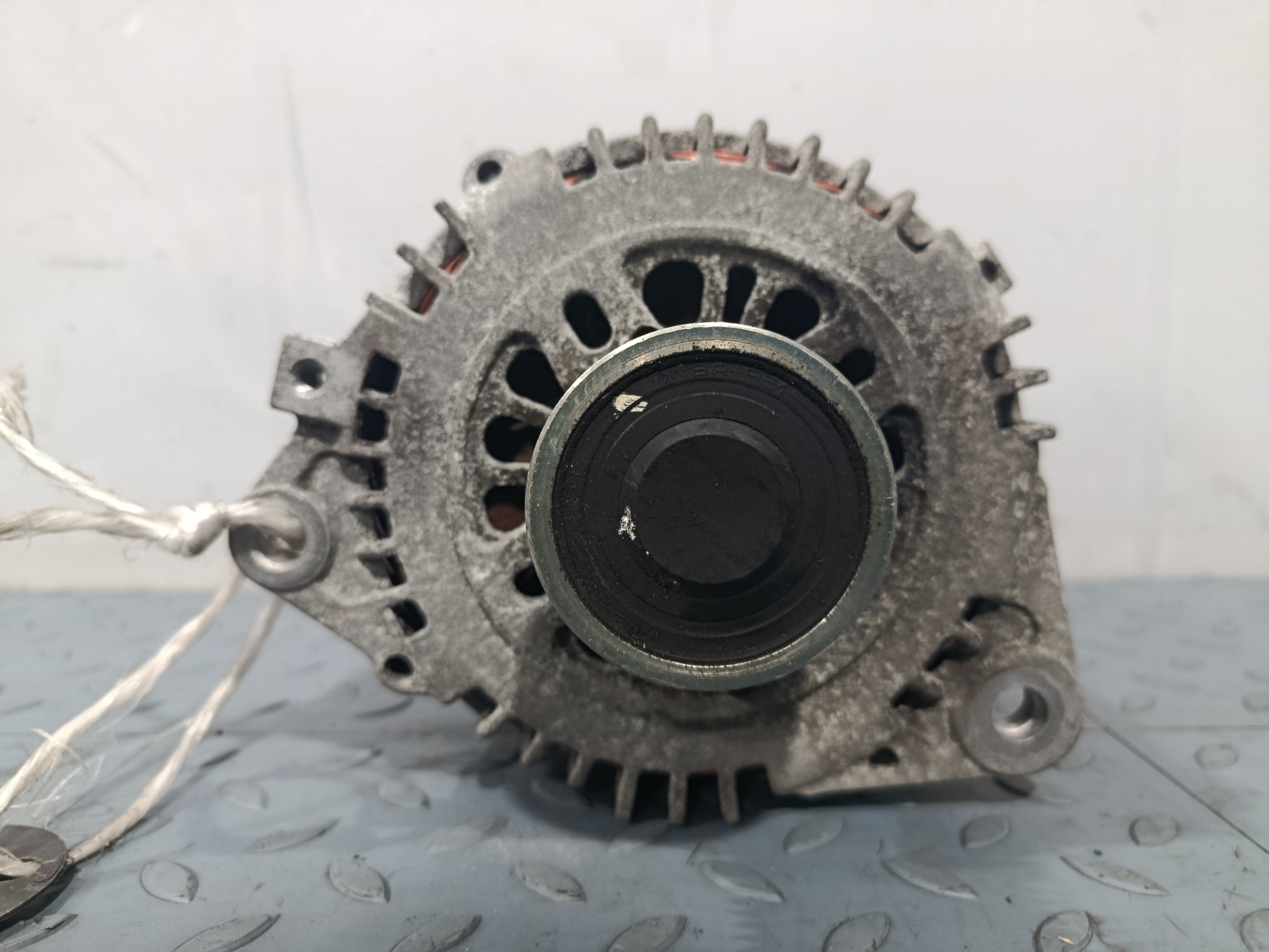 ГЕНЕРАТОР NISSAN 23100AU400  D2053