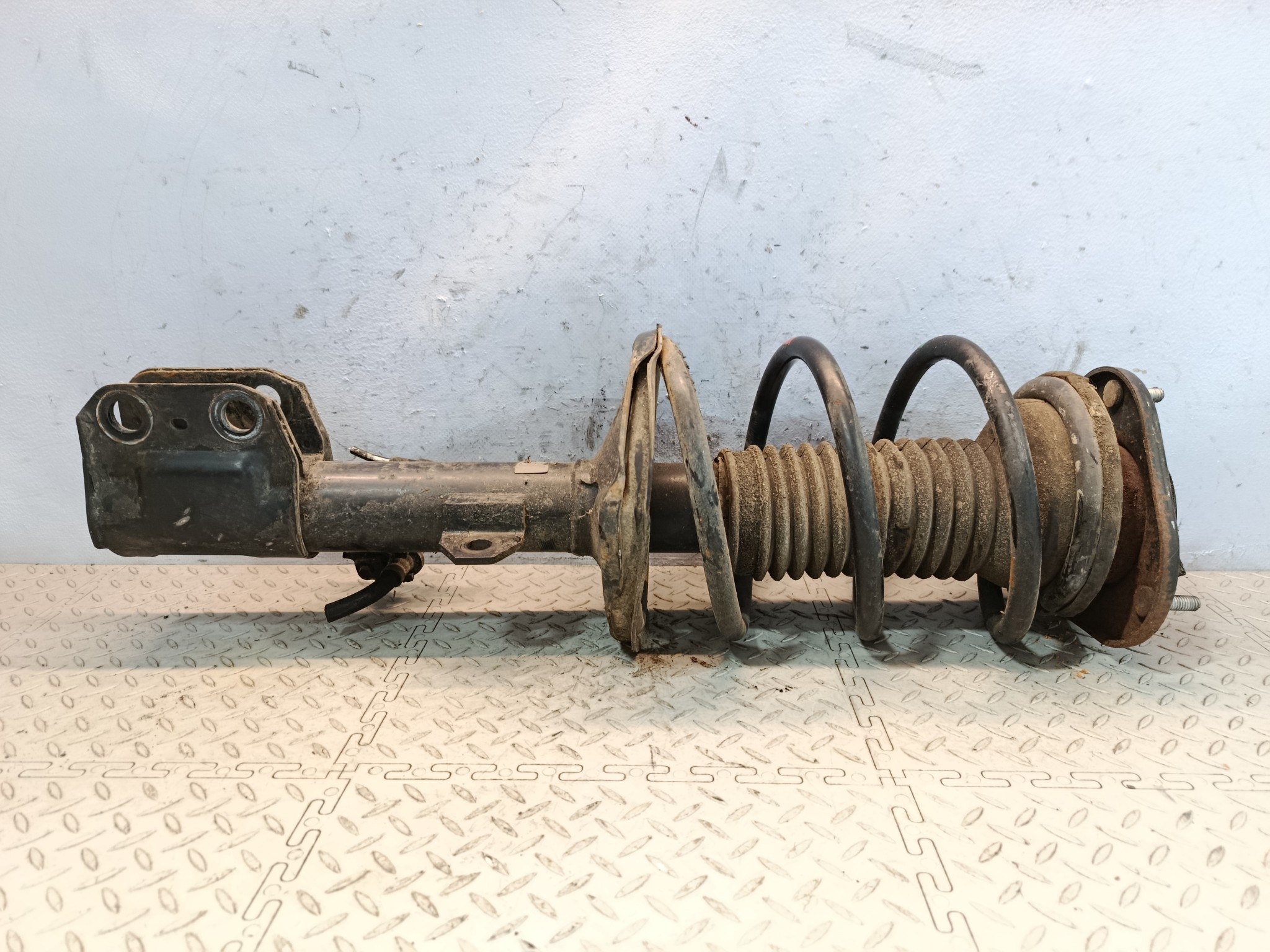 СТОЙКА ХОДОВКИ TOYOTA ПЕРЕДНЯЯ ЛЕВАЯ 4852009860  KE841