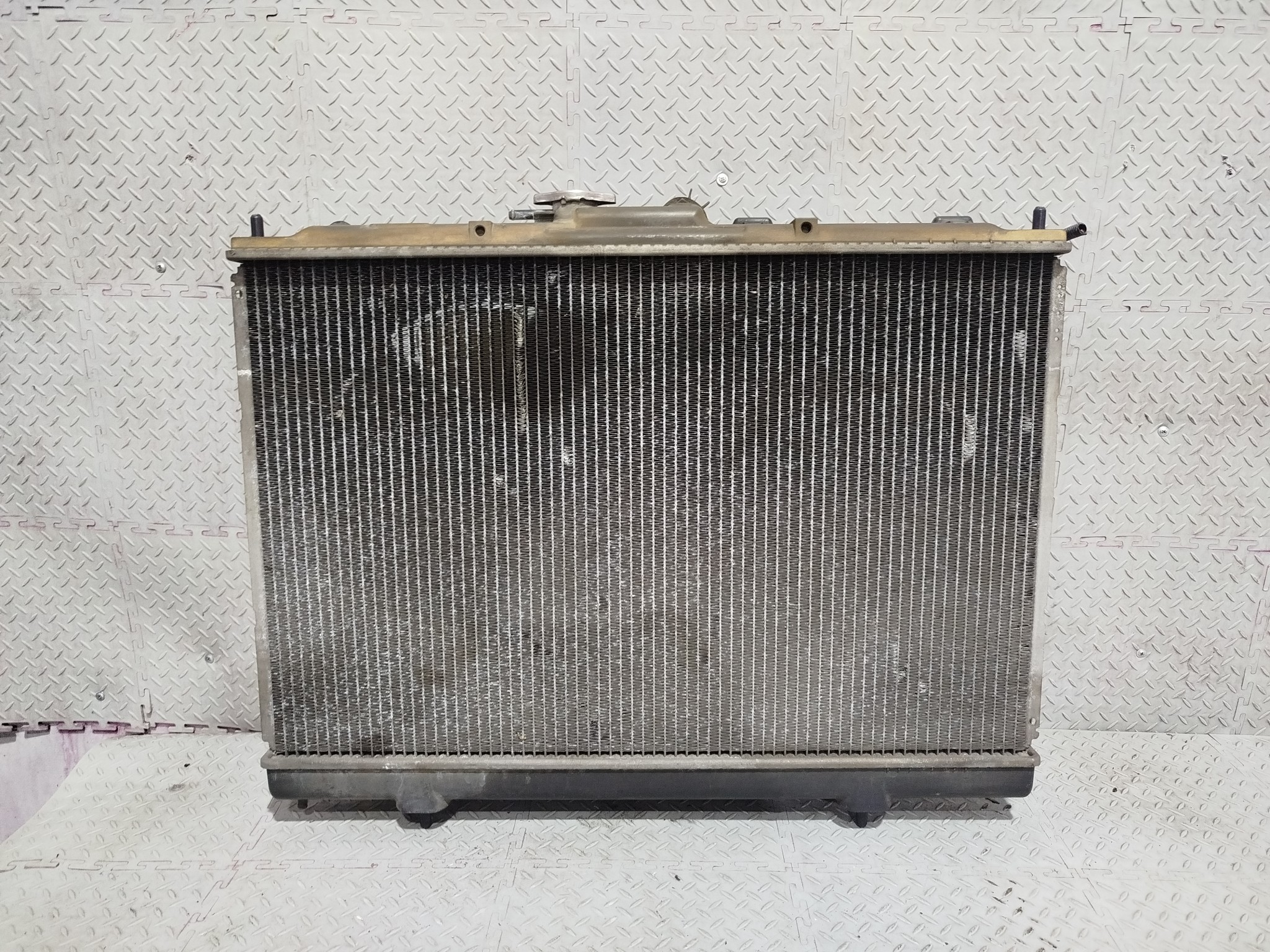 РАДИАТОР ДВИГАТЕЛЯ MITSUBISHI MR373172  KB964