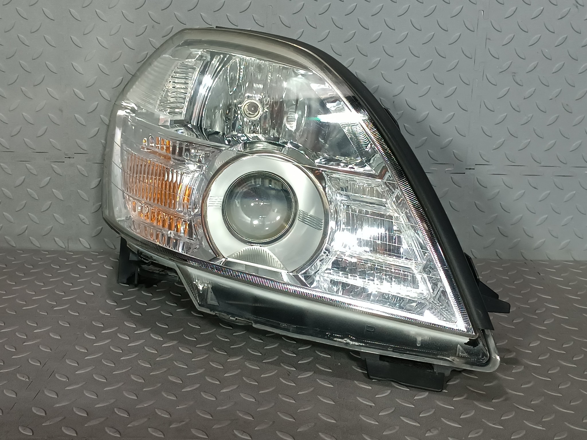 ФАРА NISSAN ПРАВАЯ 260109W50A  KB1634Z