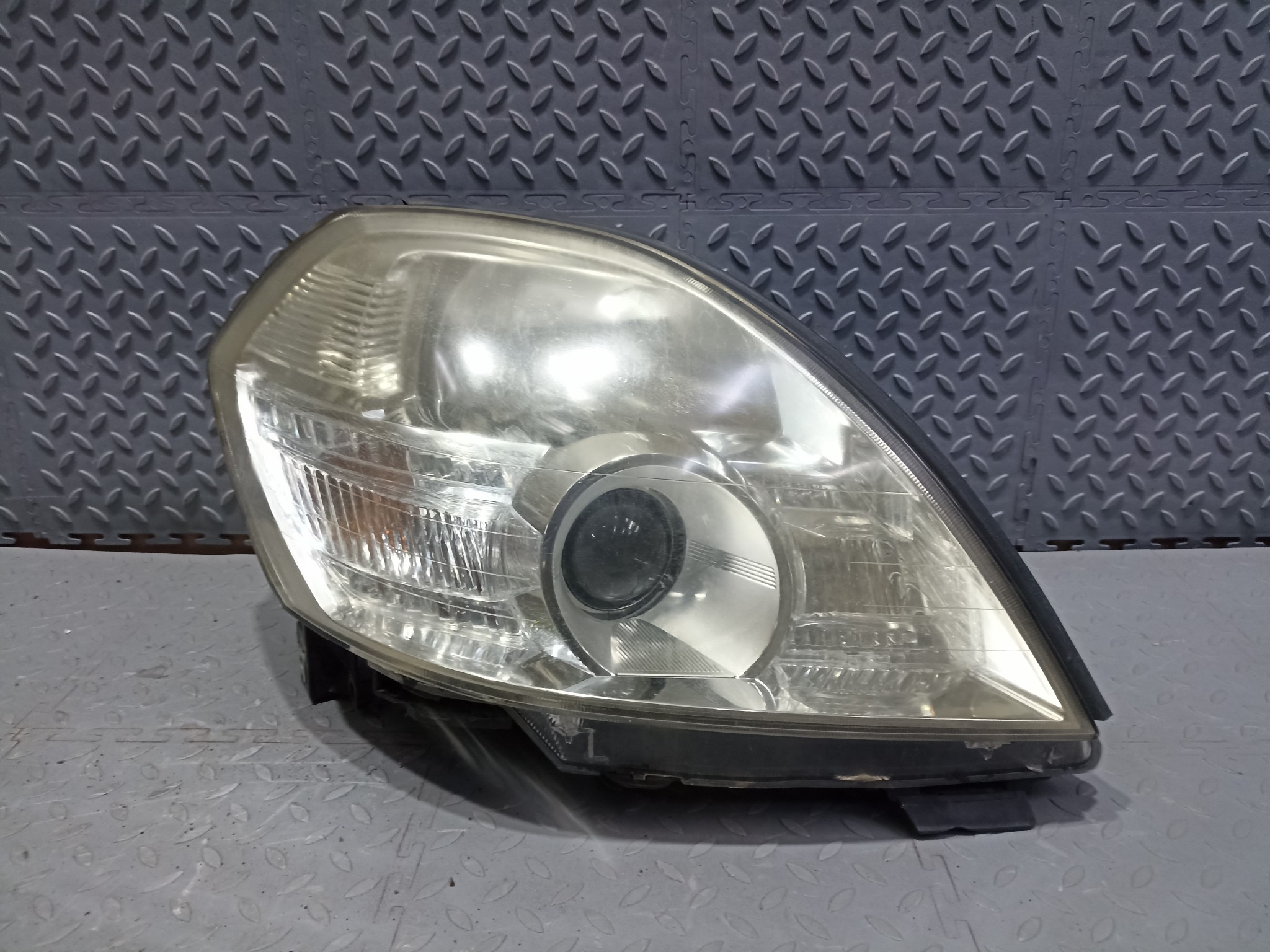 ФАРА NISSAN ПРАВАЯ 260109W50A  XA7618Z