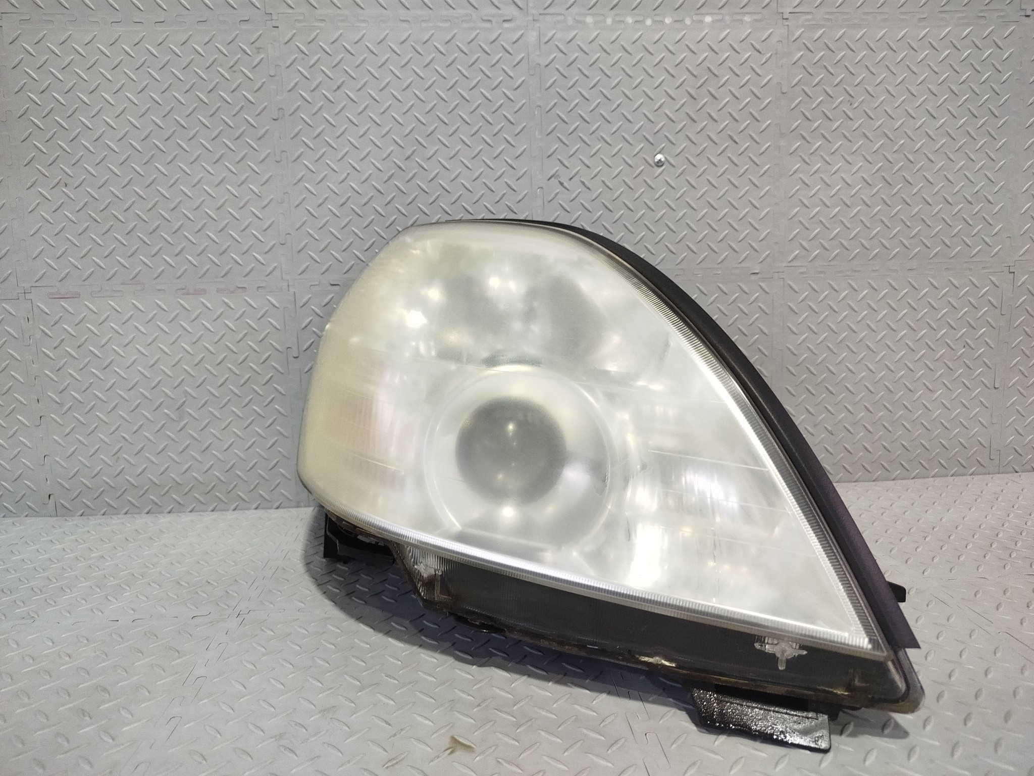 ФАРА NISSAN ПРАВАЯ 260109W50A  KB808Z