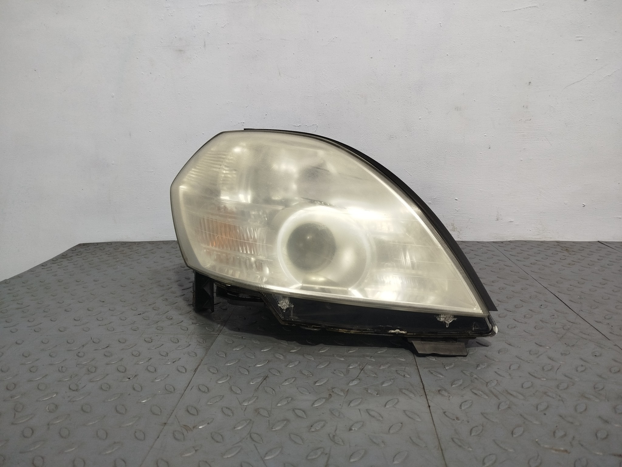 ФАРА NISSAN ПРАВАЯ 260109W50A  TA1918