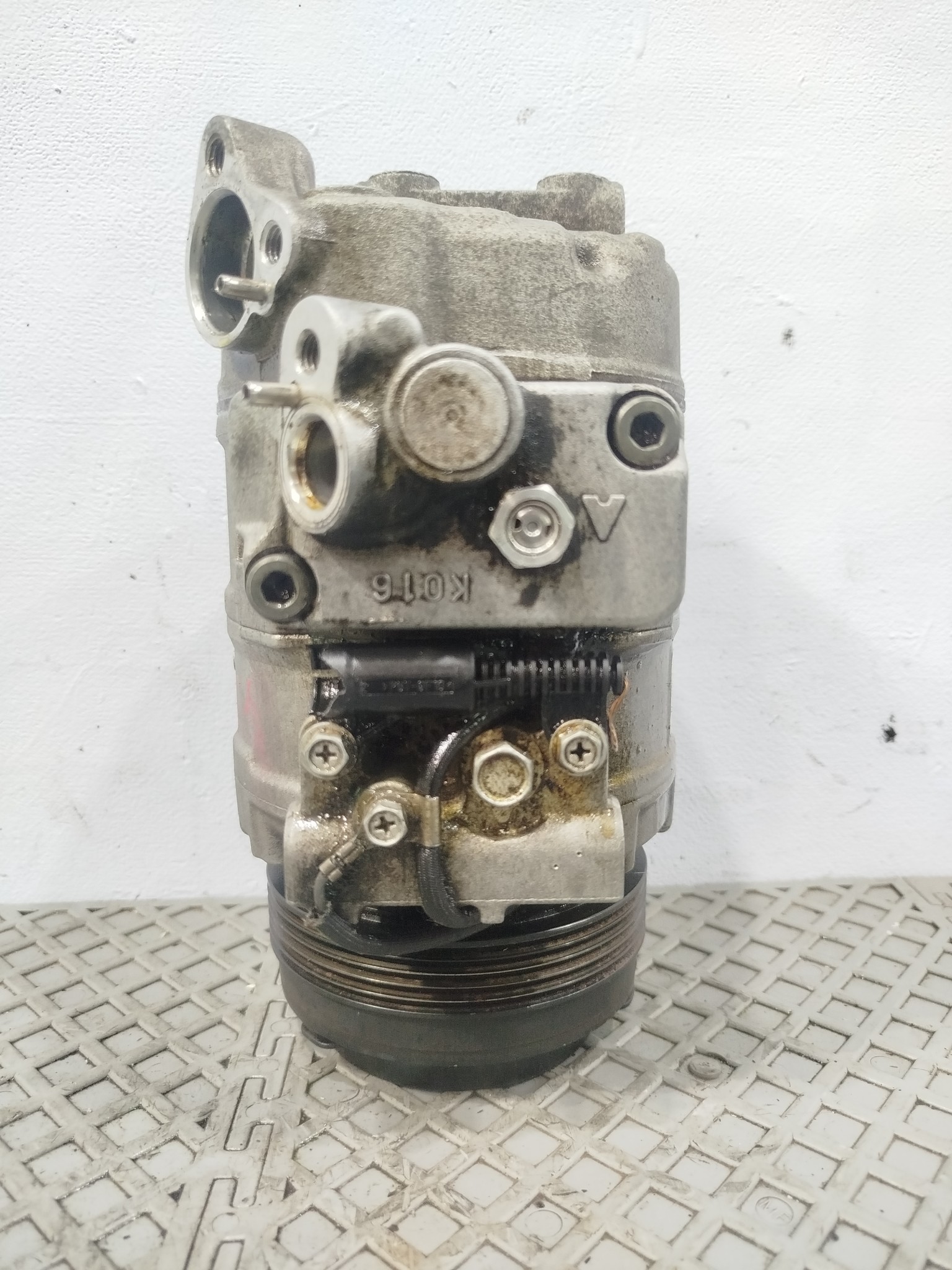 КОМПРЕССОР КОНДИЦИОНЕРА BMW 64526904014 S3979Z