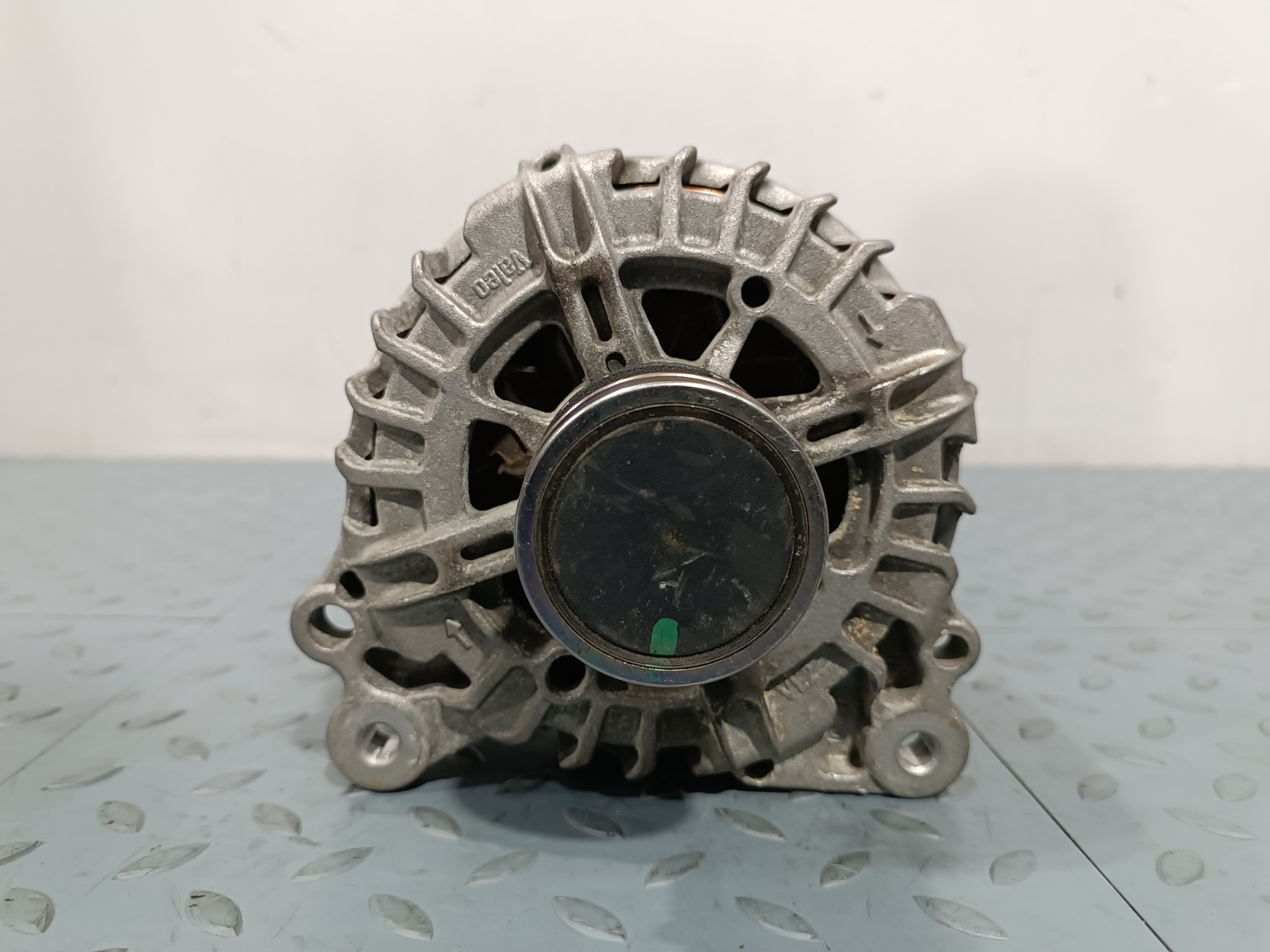 ГЕНЕРАТОР AUDI VOLKSWAGEN SEAT SKODA 04C903021A D2433