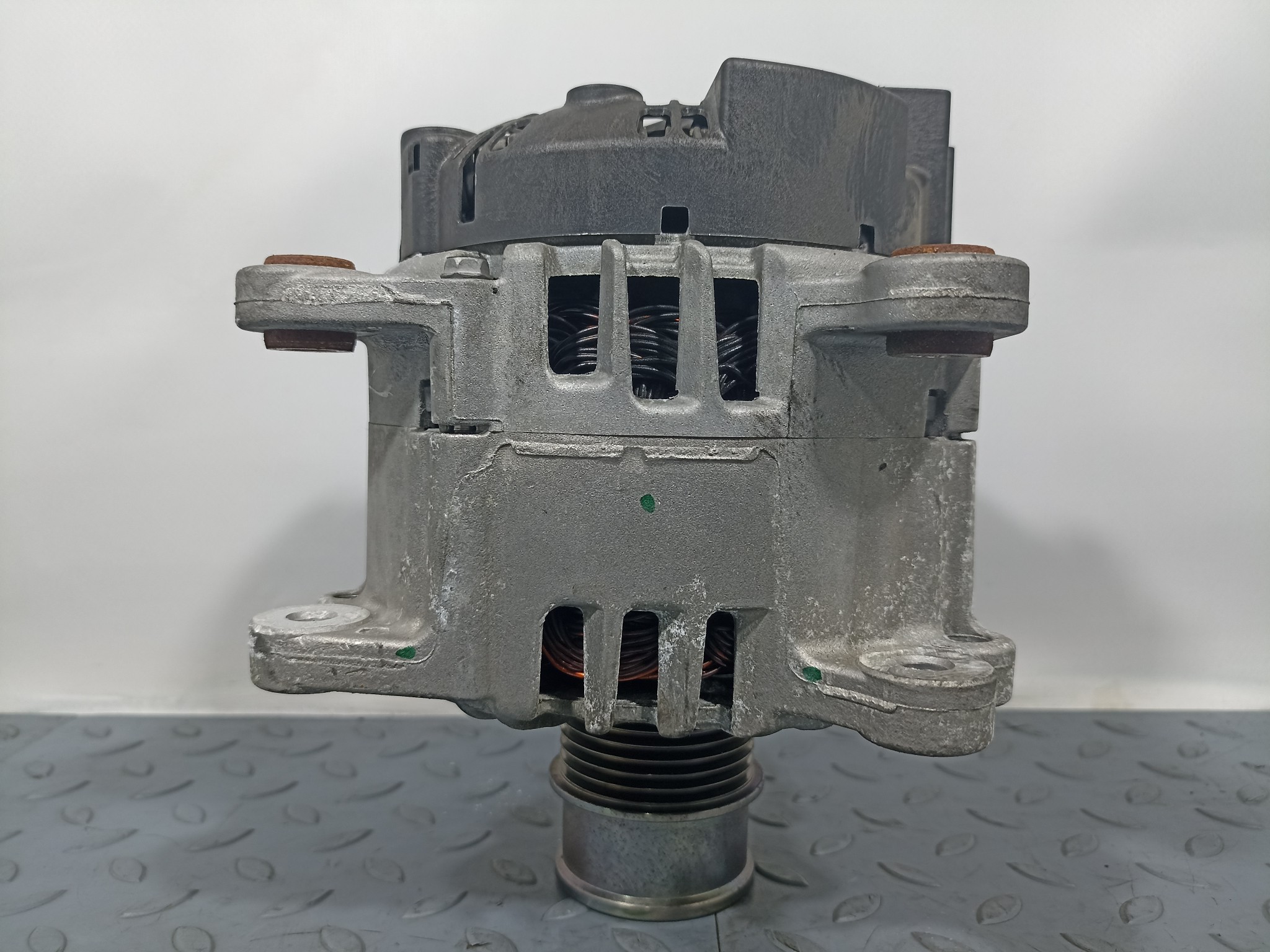 ГЕНЕРАТОР AUDI VOLKSWAGEN SEAT SKODA 04C903021A YE014Z