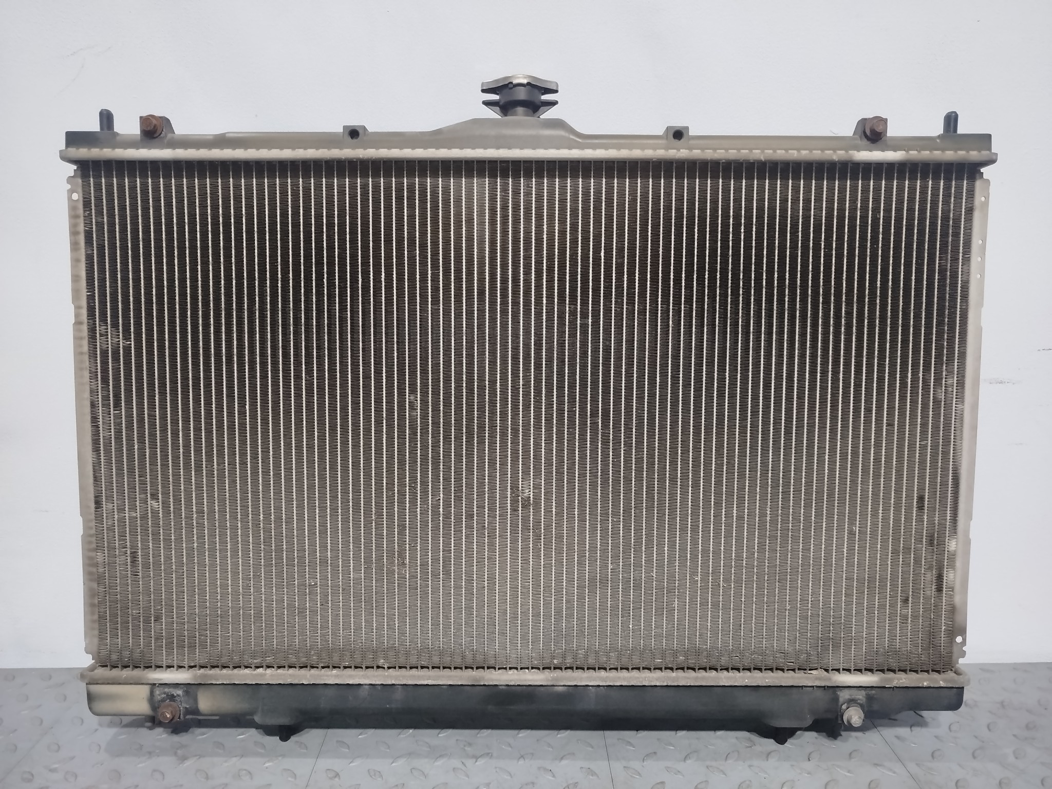 РАДИАТОР ДВИГАТЕЛЯ MITSUBISHI MR993566 S4001Z