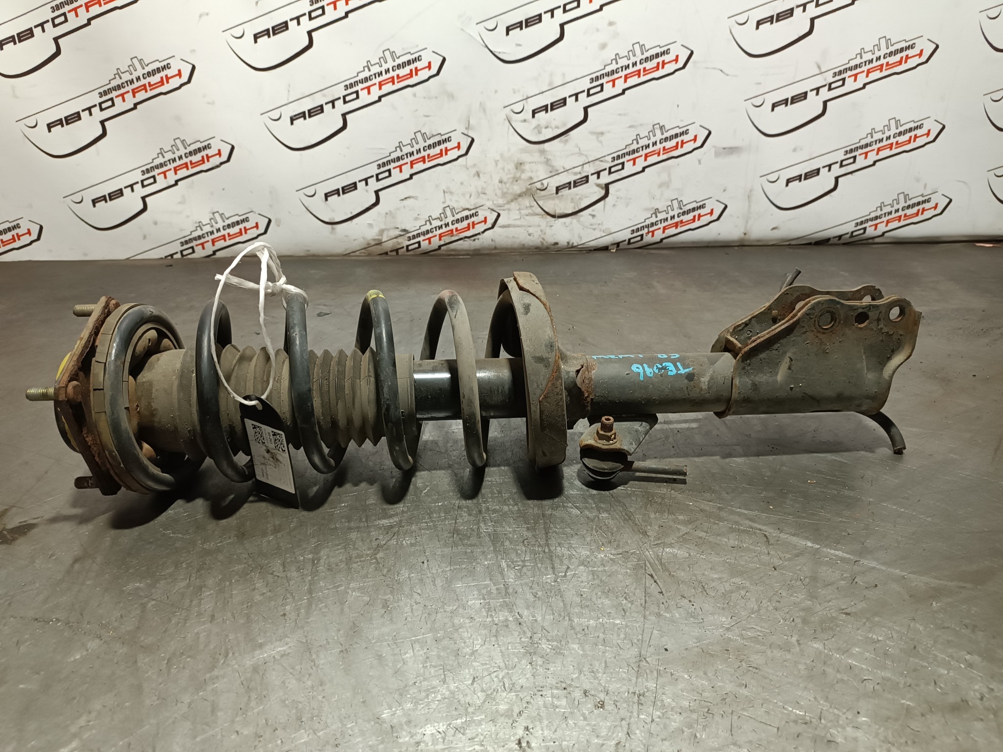 СТОЙКА ХОДОВКИ MAZDA ПЕРЕДНЯЯ ПРАВАЯ L09734700A  TE096