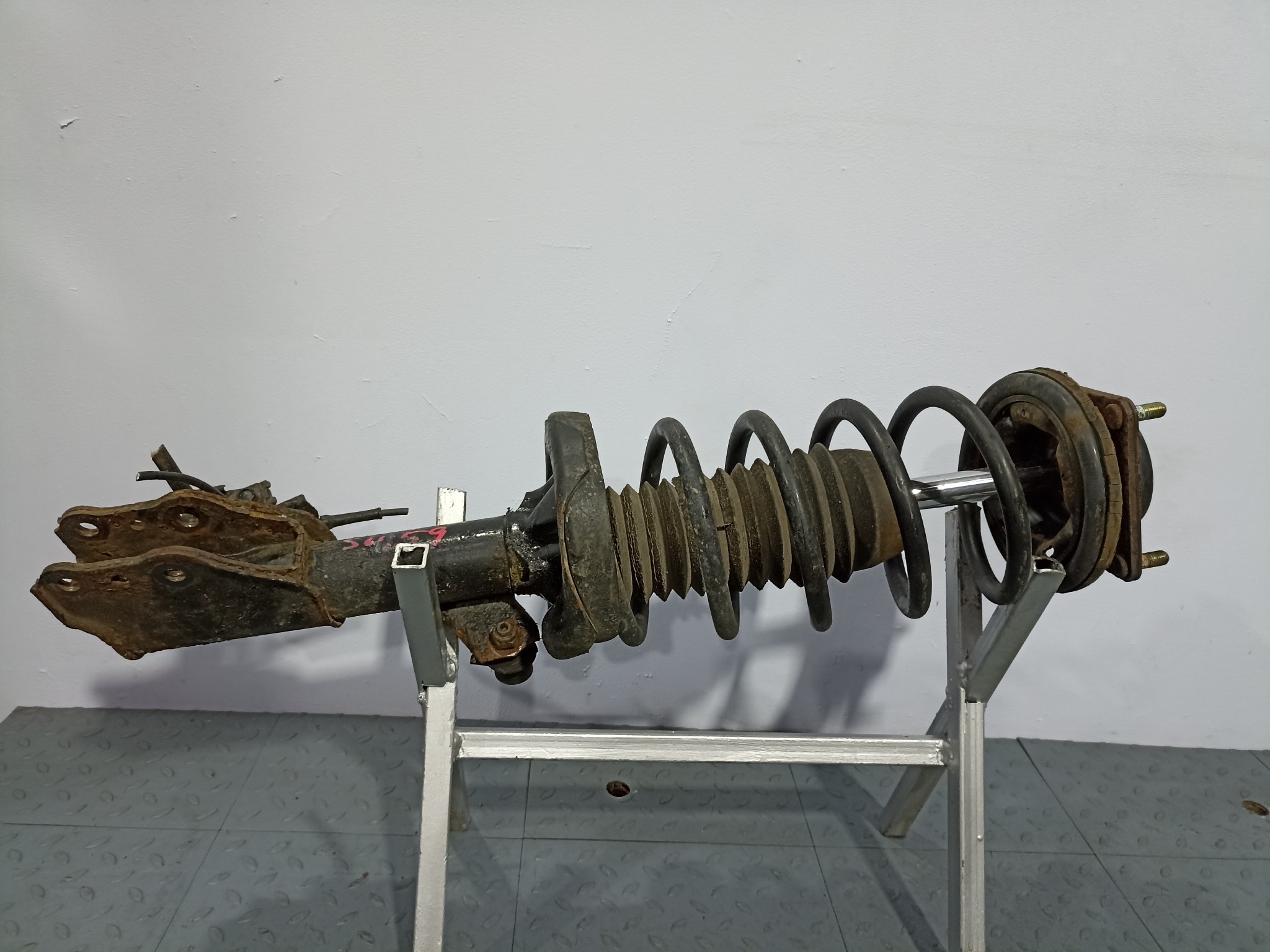 СТОЙКА ХОДОВКИ MAZDA ПЕРЕДНЯЯ ЛЕВАЯ L09734900C  S4159