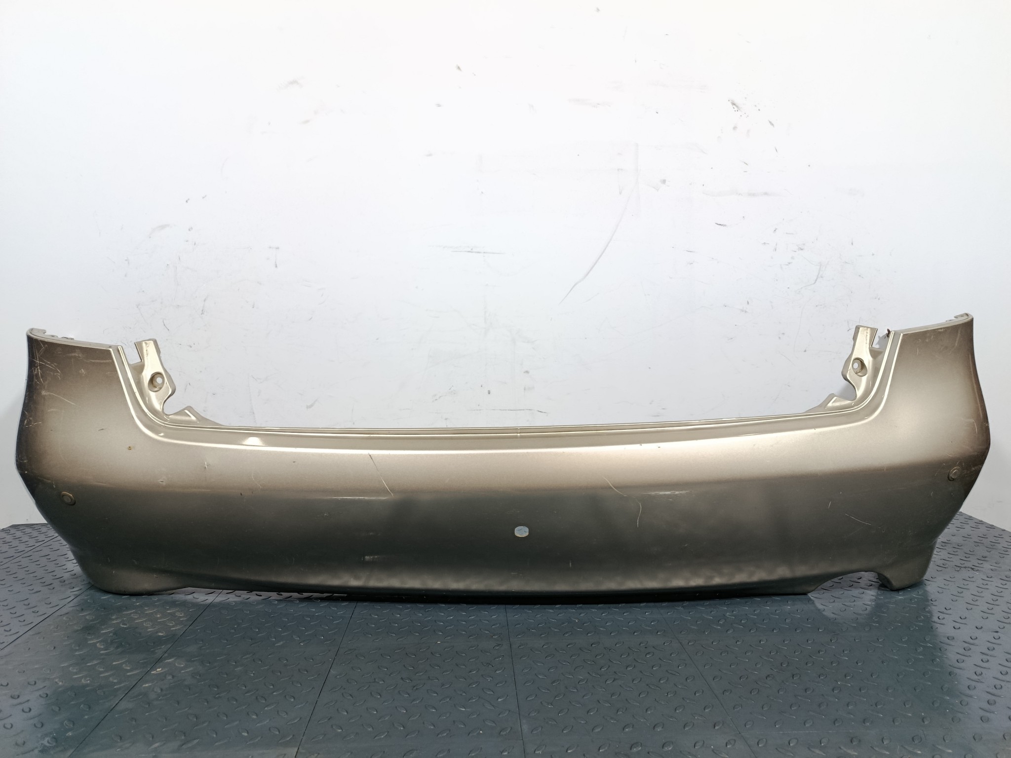 БАМПЕР MITSUBISHI GRANDIS MN150990WB ЗАДНИЙ  серебро, A17 KE851