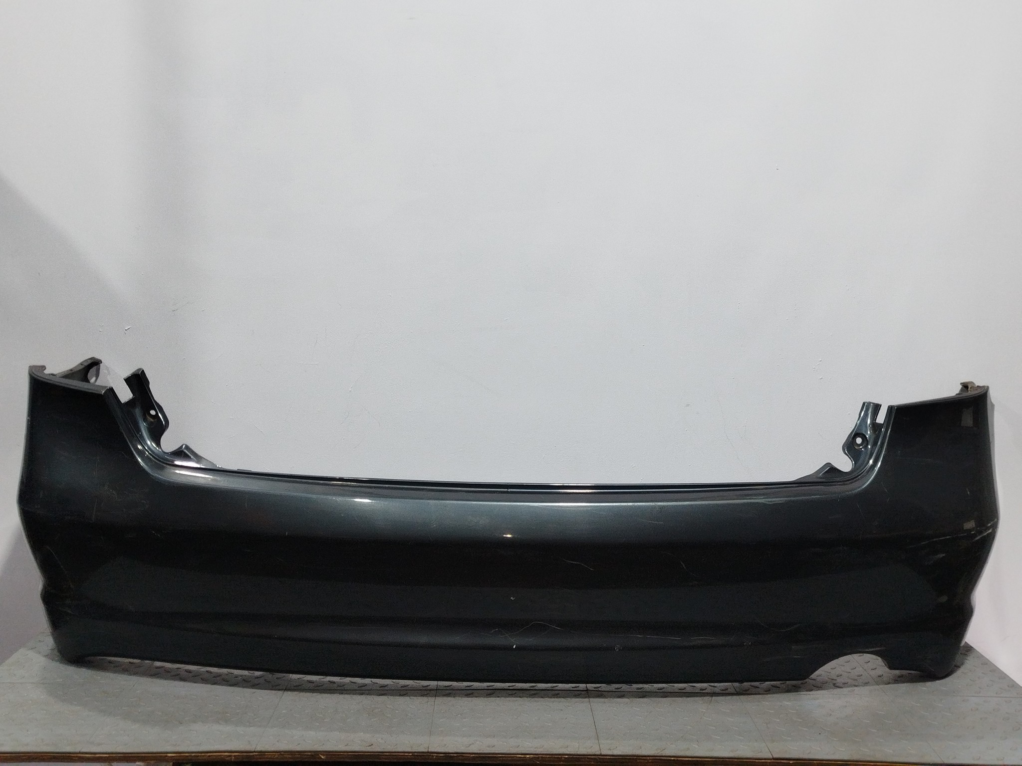 БАМПЕР MITSUBISHI GRANDIS MN150990WB ЗАДНИЙ  темно-серый, A72 S4001