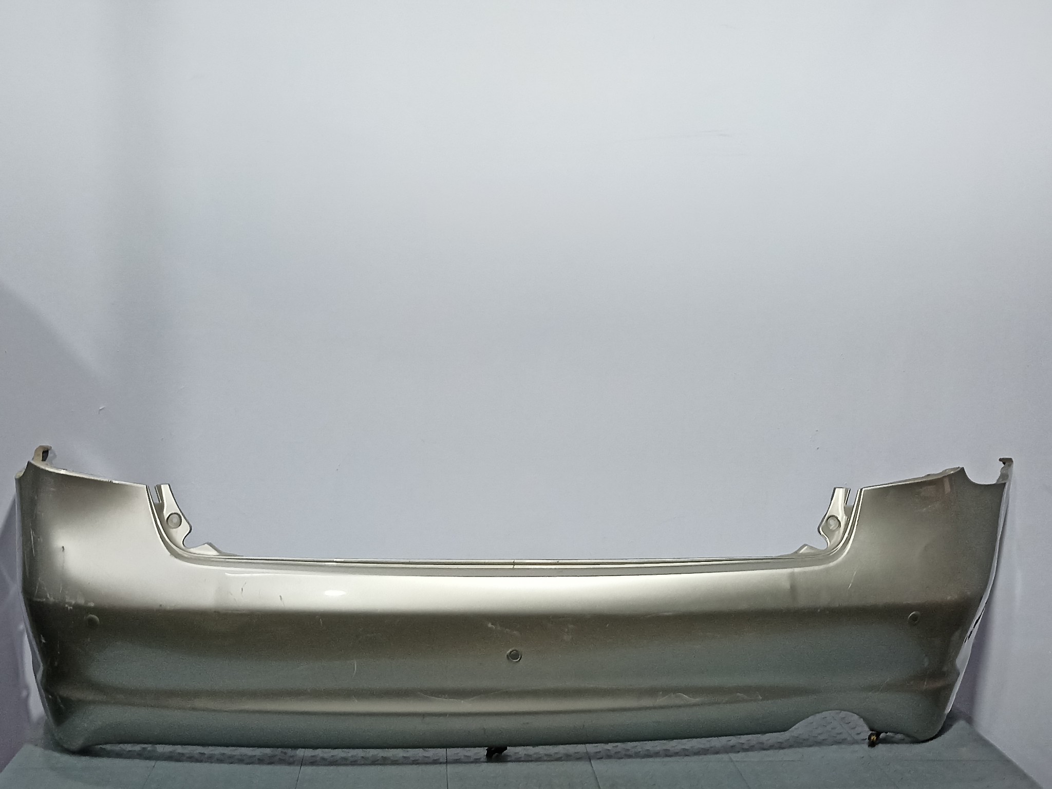 БАМПЕР MITSUBISHI GRANDIS MN150990WB ЗАДНИЙ  серый, A17 S4198