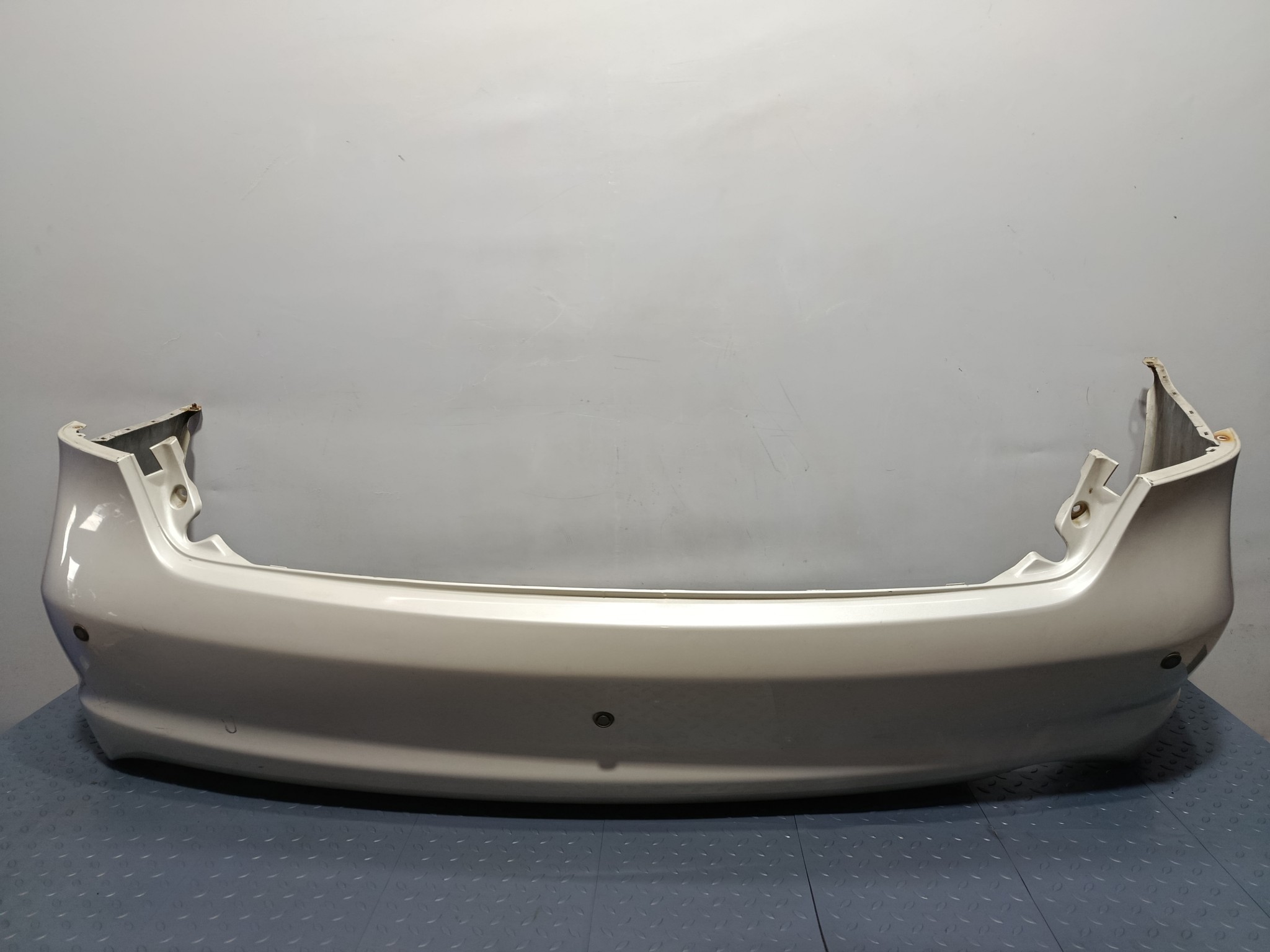 БАМПЕР MITSUBISHI GRANDIS MN150990WB ЗАДНИЙ  белый, W23 KE625