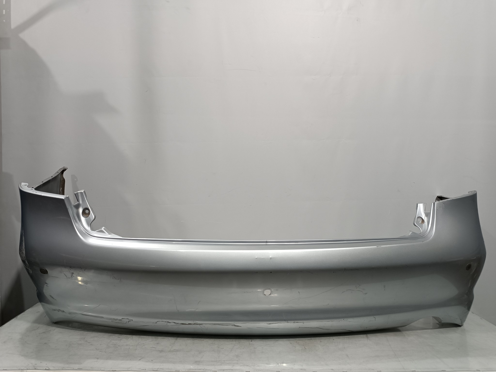 БАМПЕР MITSUBISHI GRANDIS MN150990WB ЗАДНИЙ  серебро, A19 S3752