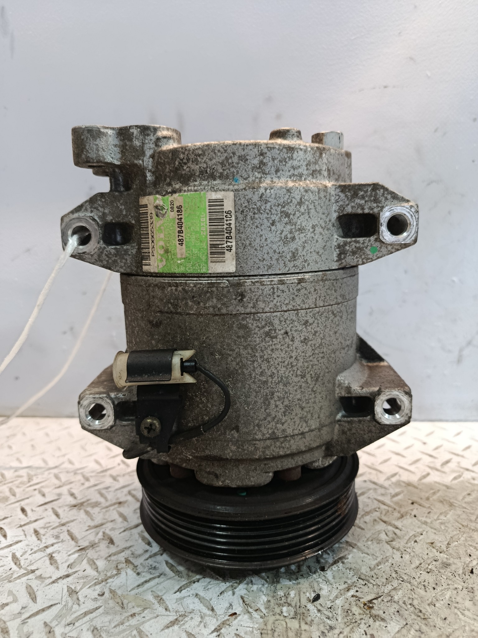 КОМПРЕССОР КОНДИЦИОНЕРА VOLVO 30665339 F2559Z