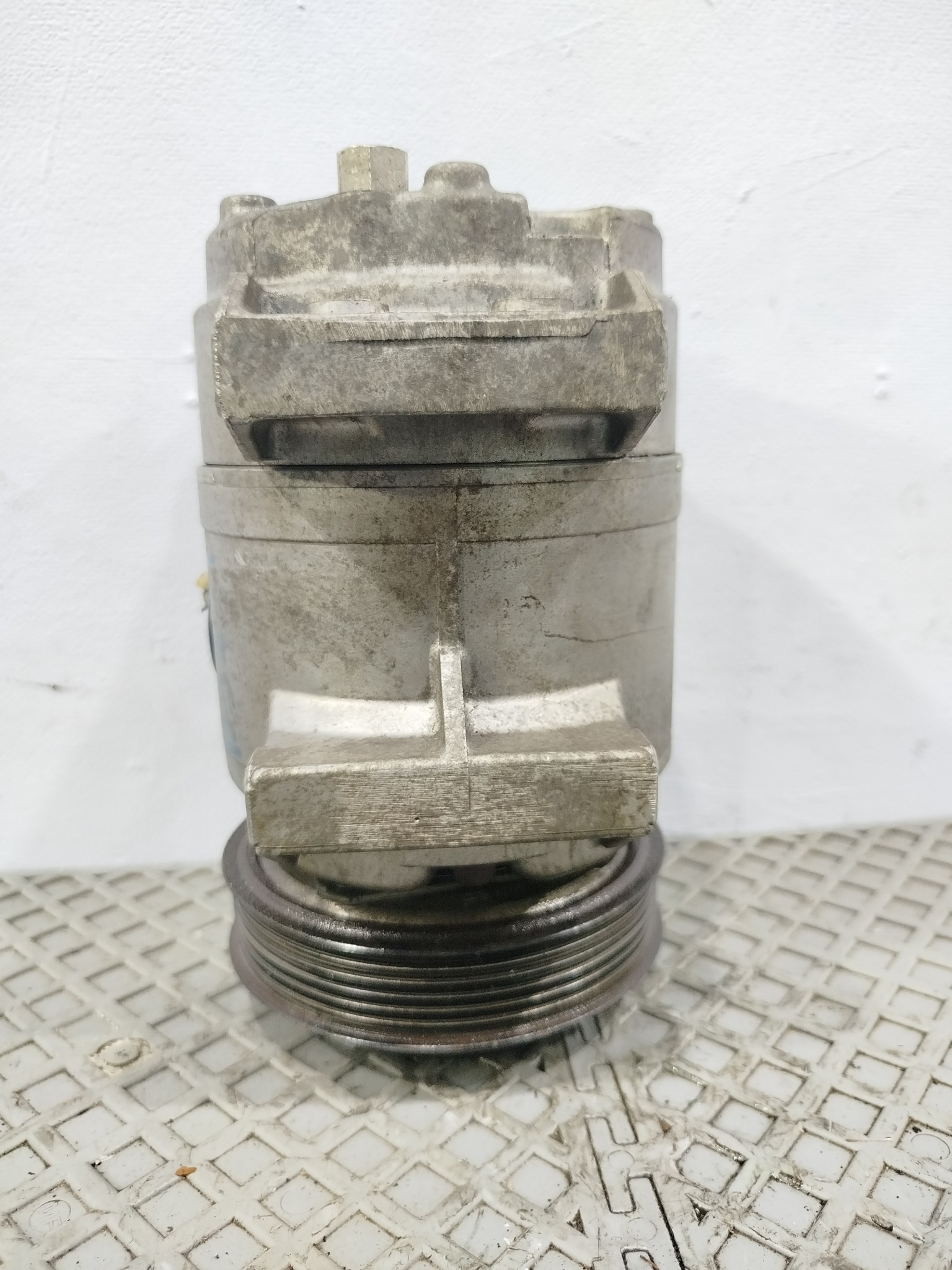 КОМПРЕССОР КОНДИЦИОНЕРА VOLVO 30665339 DY896Z