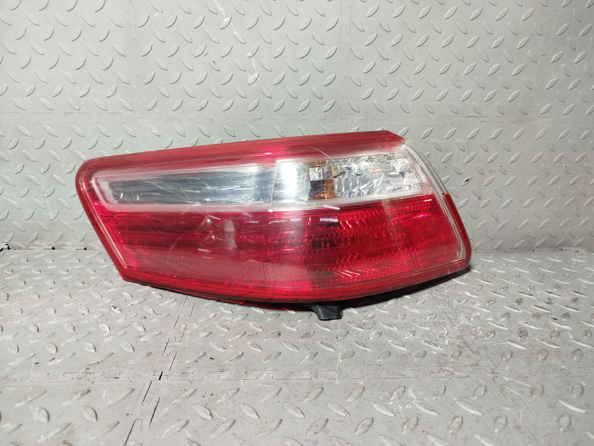 ФОНАРЬ TOYOTA DAIHATSU ЛЕВЫЙ 8156033470  S3955