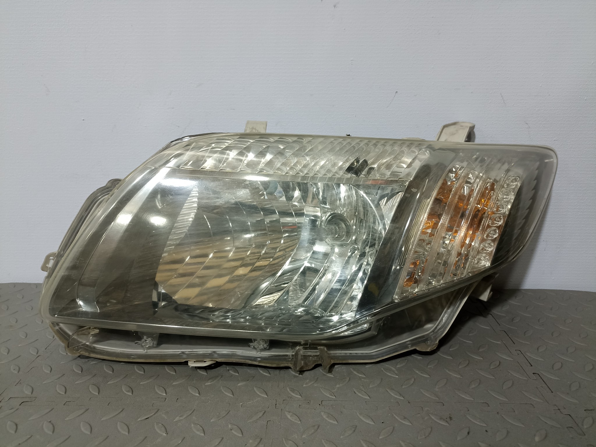 ФАРА TOYOTA ЛЕВАЯ 8117012C80 KB1198