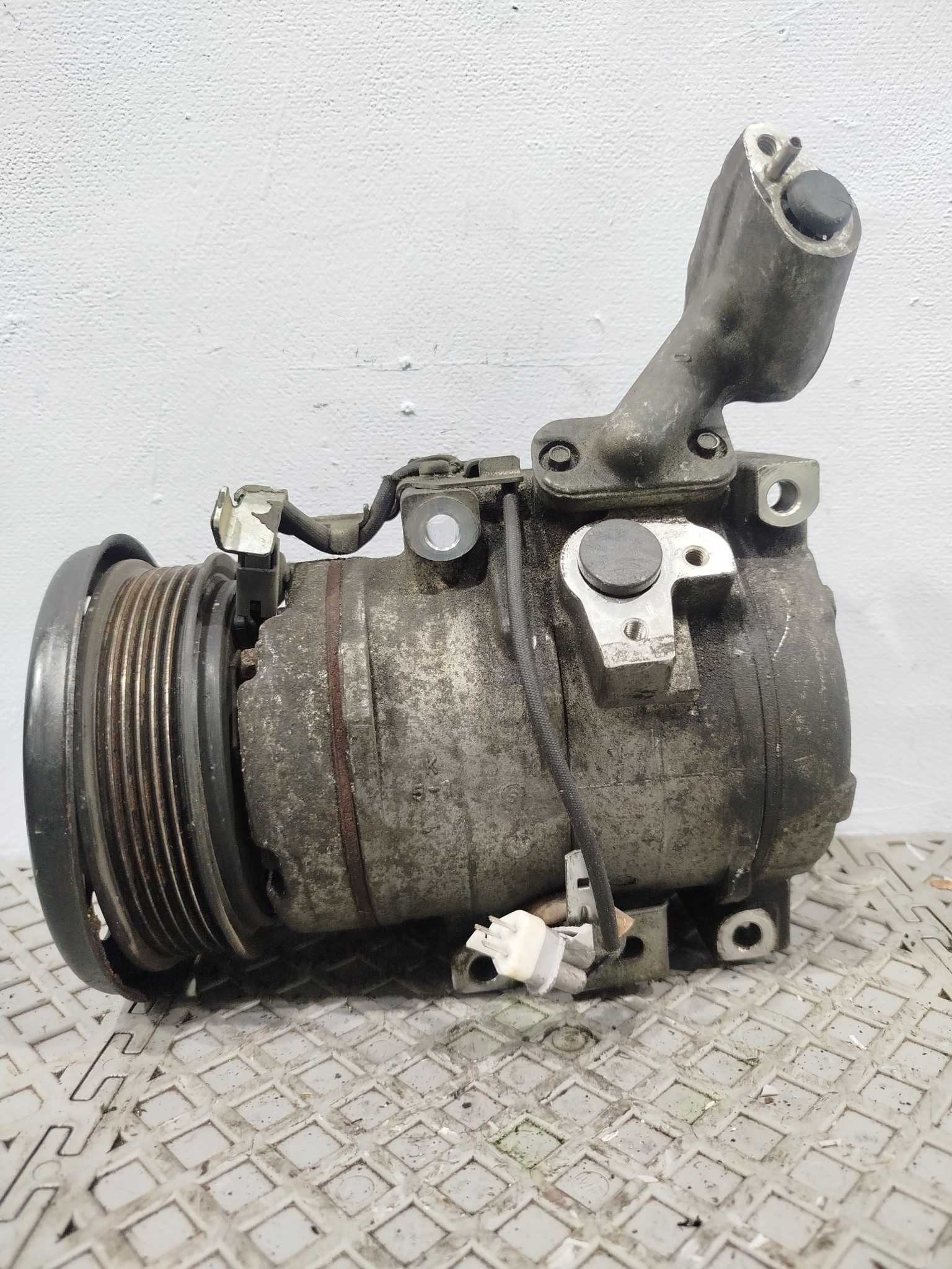 КОМПРЕССОР КОНДИЦИОНЕРА TOYOTA LEXUS 8832007040  U767Z