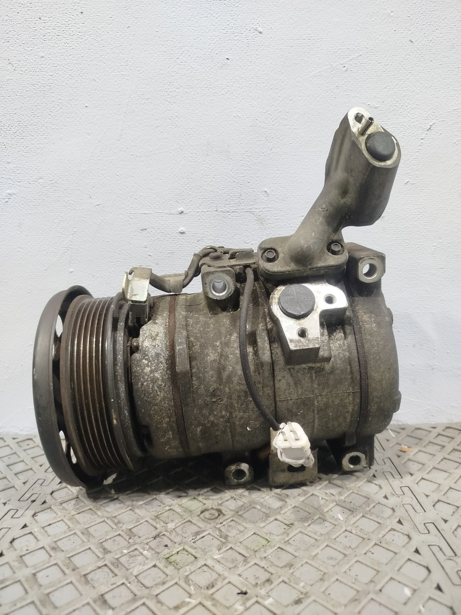 КОМПРЕССОР КОНДИЦИОНЕРА TOYOTA LEXUS 8832007040  U768Z