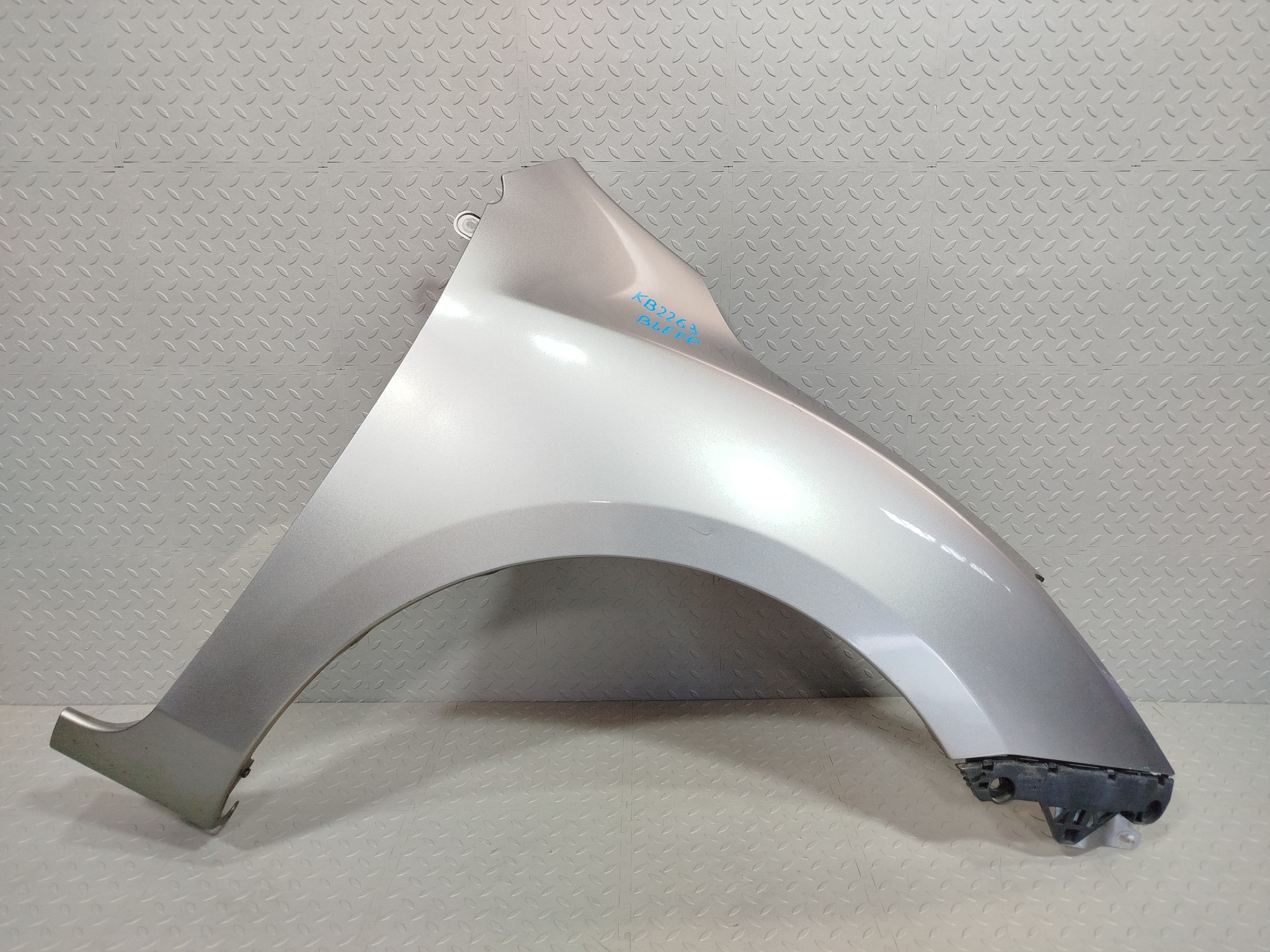 КРЫЛО MAZDA AXELA MAZDA3 BBM452111B ПЕРЕДНЕЕ ПРАВОЕ  серебро, 38P KB2263