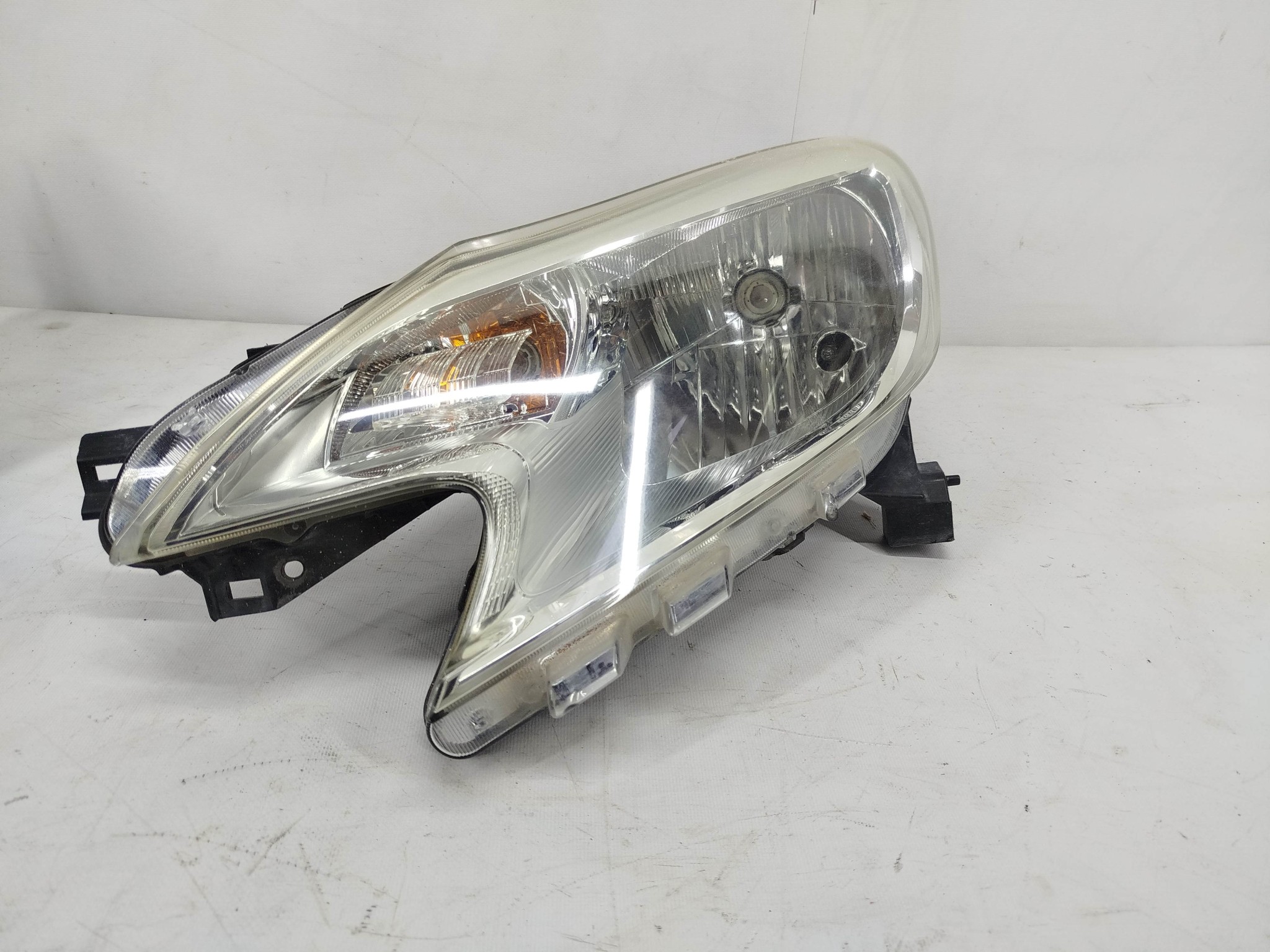 ФАРА NISSAN ЛЕВАЯ 260603VA0C  TA660