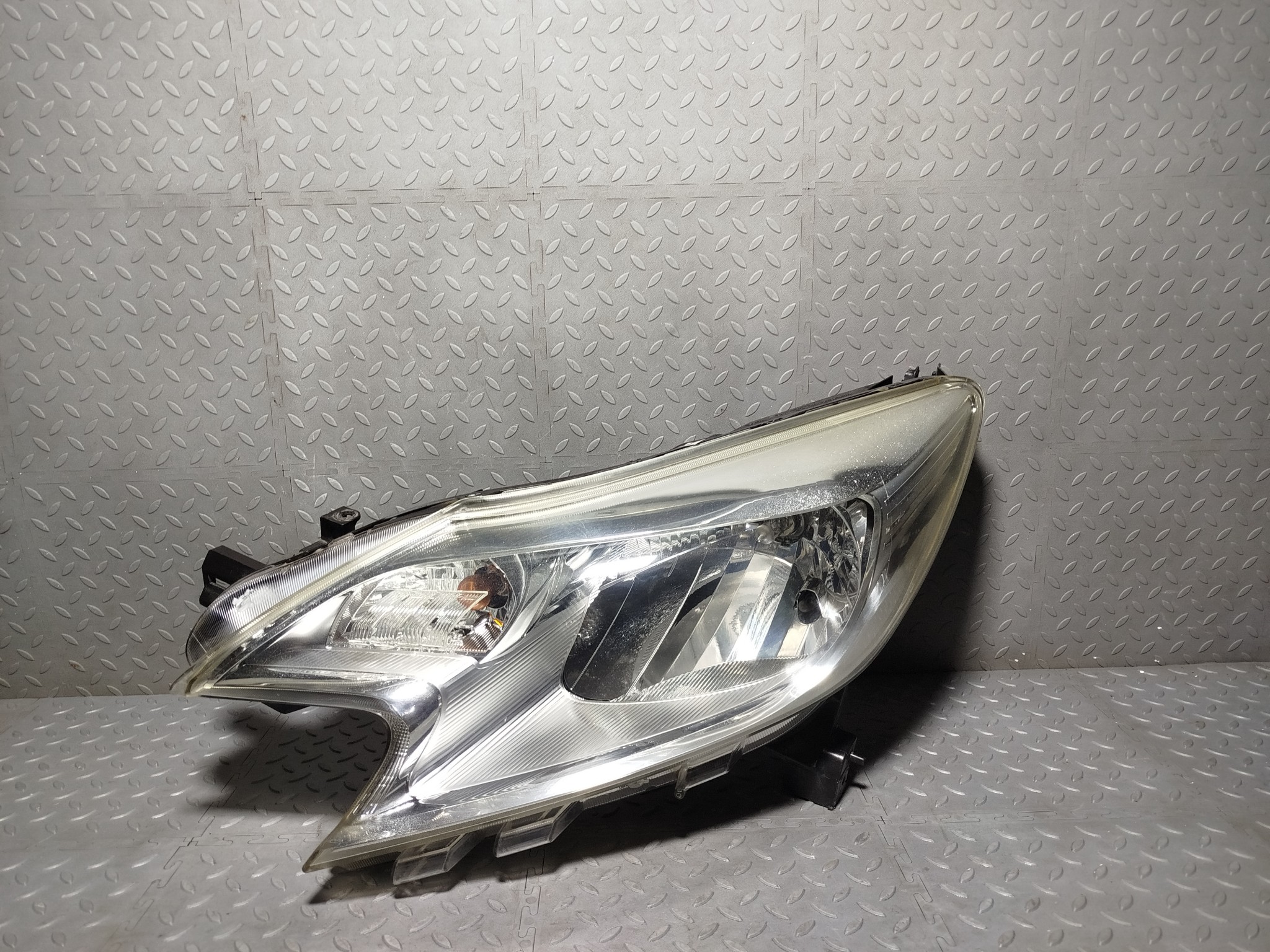 ФАРА NISSAN ЛЕВАЯ 260603VA0C  FA976