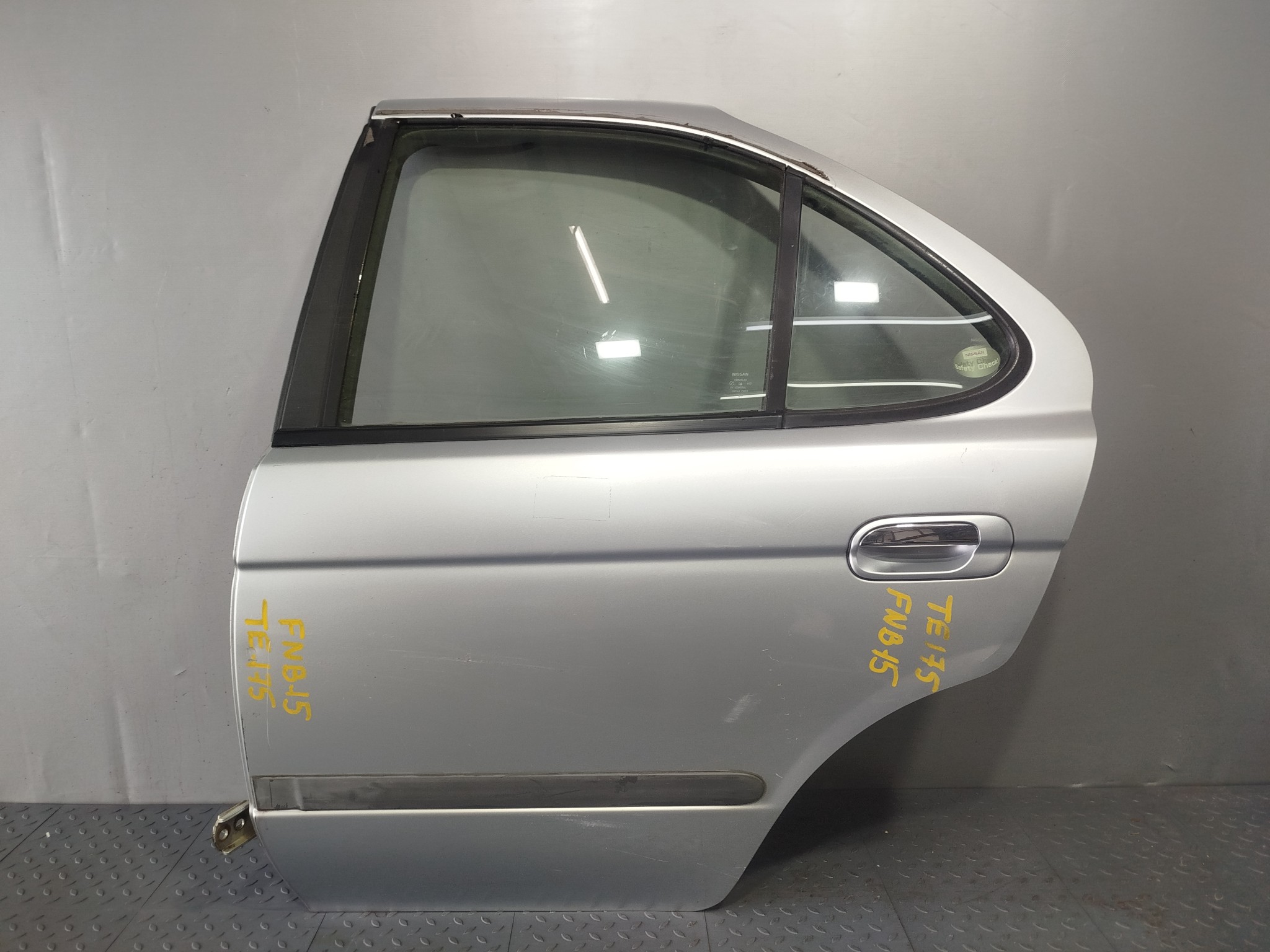 ДВЕРЬ NISSAN SUNNY H21015M6CM ЗАДНЯЯ ЛЕВАЯ  серебро, KG1 TE175