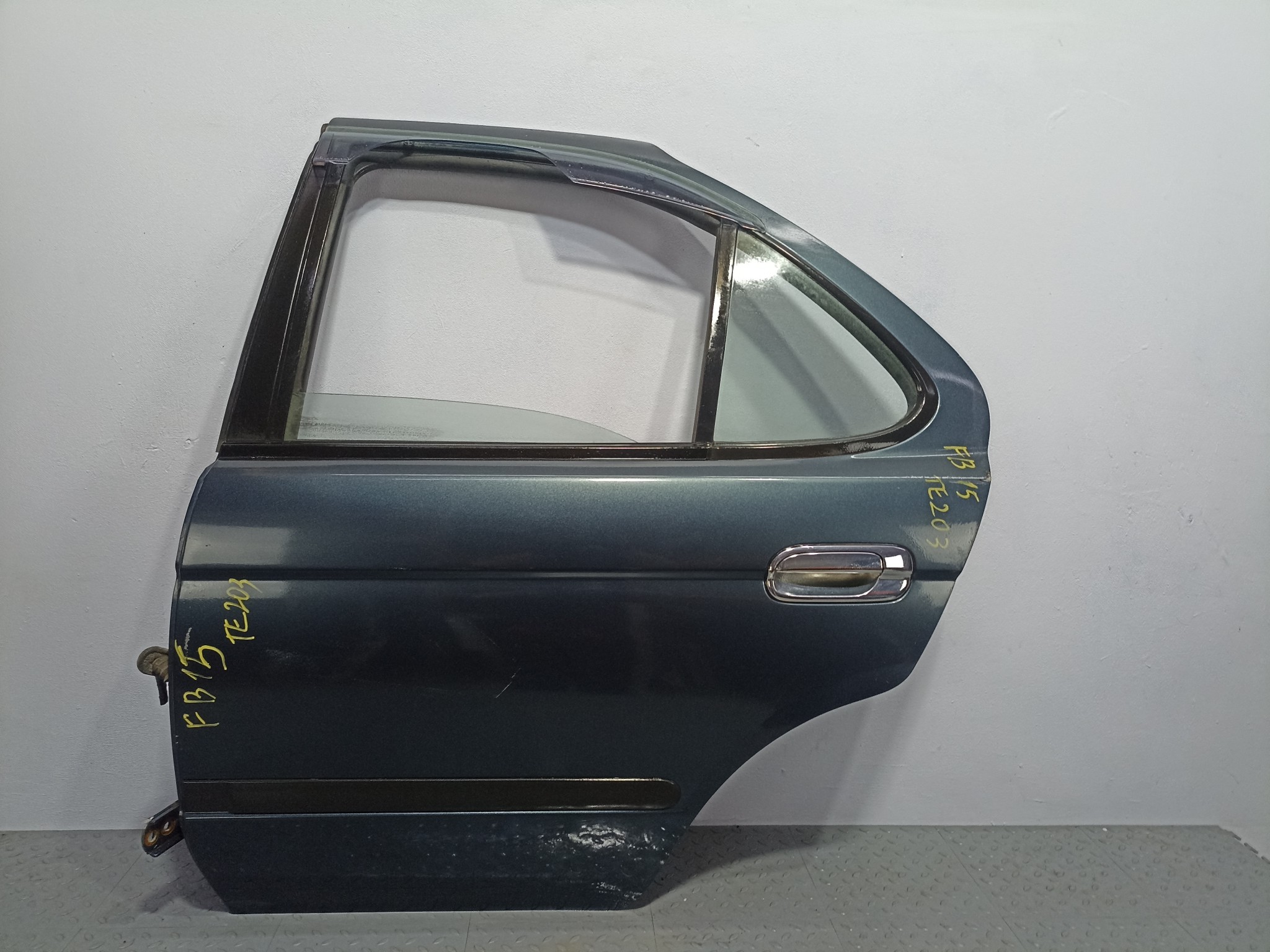 ДВЕРЬ NISSAN SUNNY H21015M6CM ЗАДНЯЯ ЛЕВАЯ  темно-зеленый, BV5 TE203