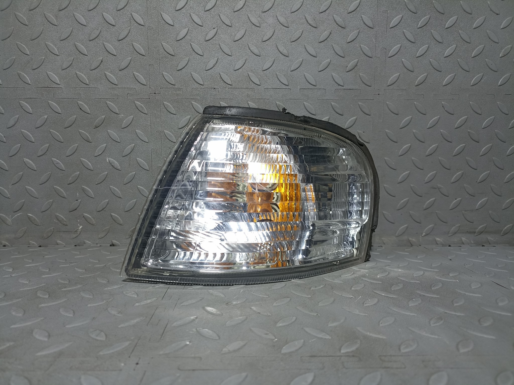 ГАБАРИТ NISSAN ЛЕВЫЙ 261254M400  S4131Z