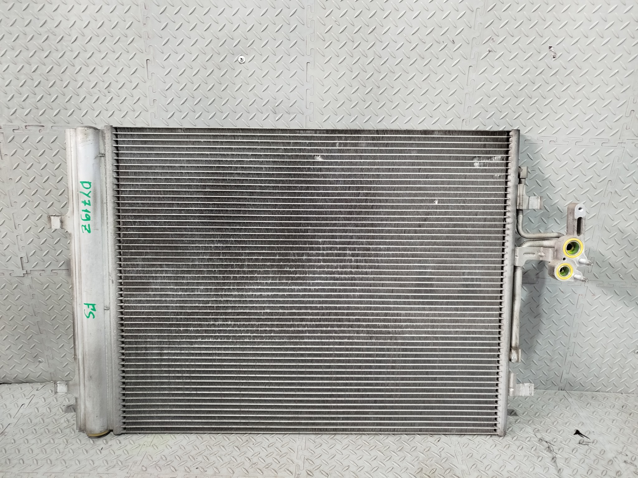 РАДИАТОР КОНДИЦИОНЕРА FORD LAND ROVER VOLVO LR000566 DY719Z
