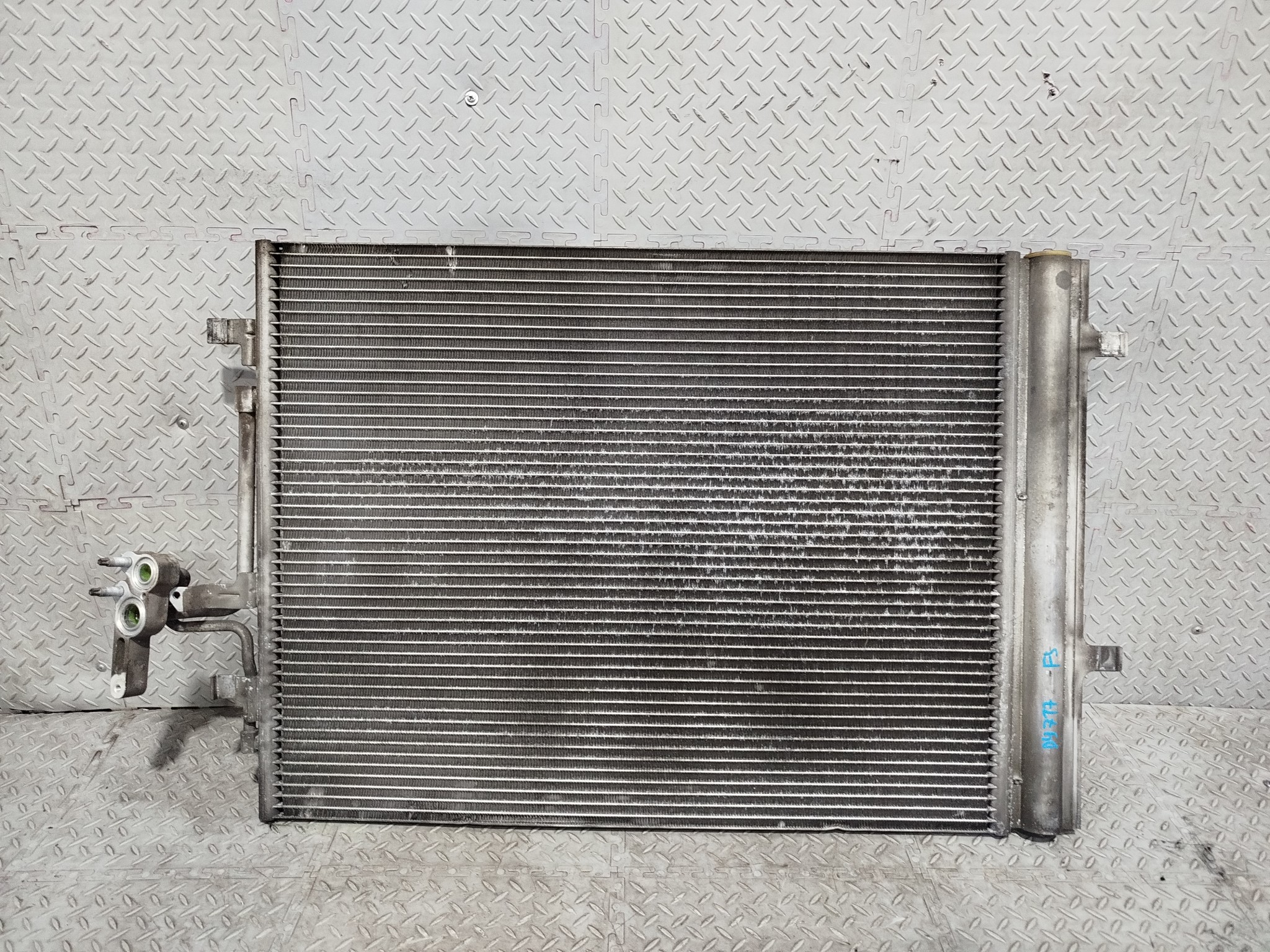 РАДИАТОР КОНДИЦИОНЕРА FORD LAND ROVER VOLVO LR000566 DY717Z