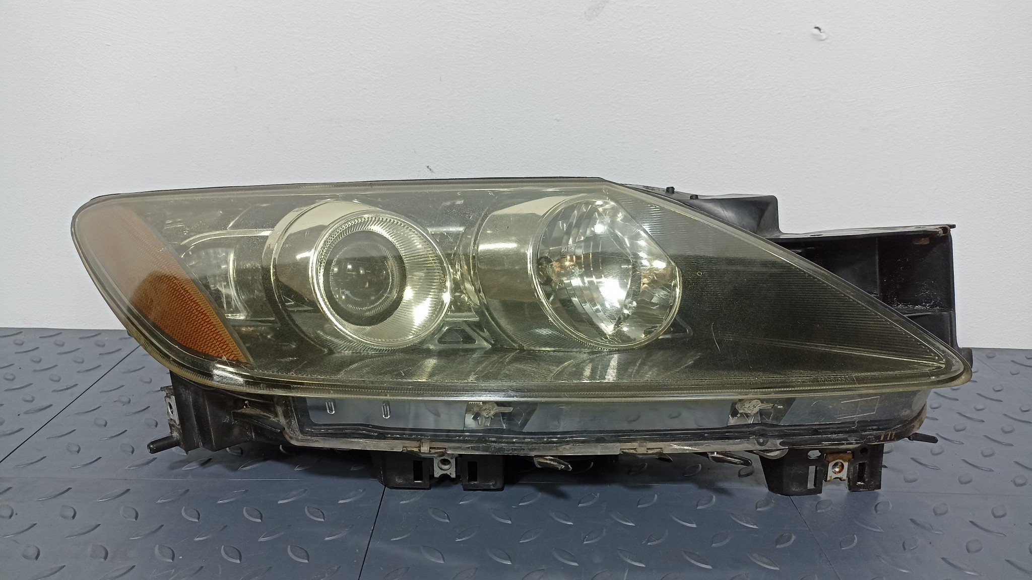 ФАРА MAZDA ПРАВАЯ E22151031A DY459Z