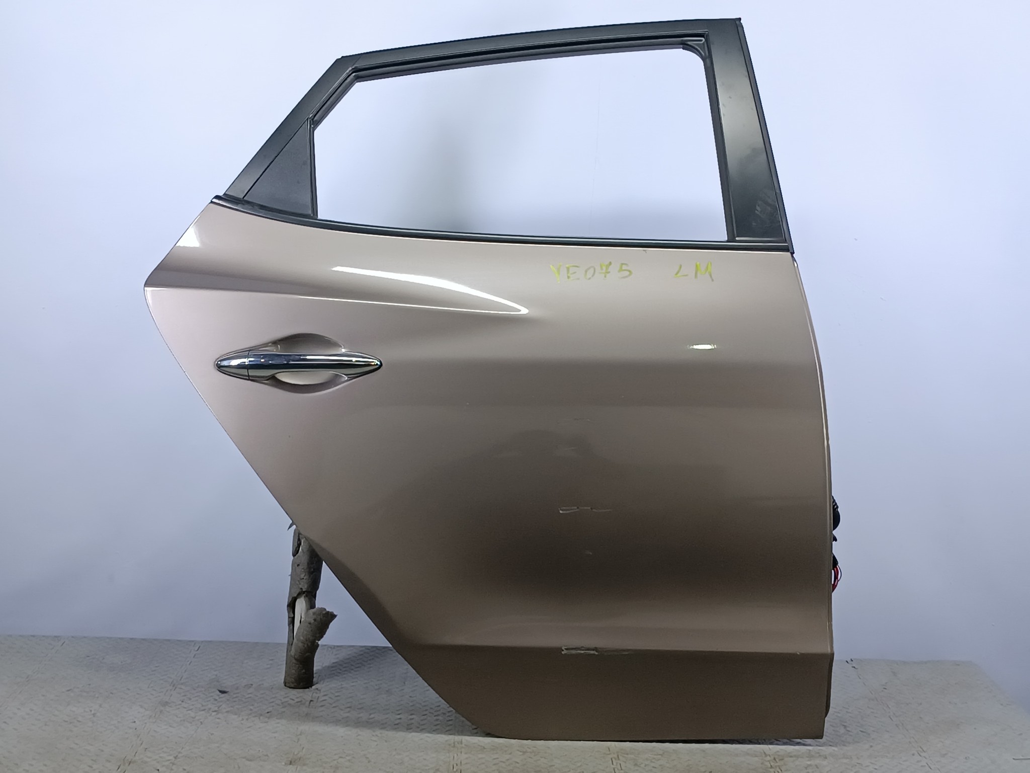 ДВЕРЬ HYUNDAI IX35 TUCSON 770042S000 ЗАДНЯЯ ПРАВАЯ светло-коричневый, TFP YE075