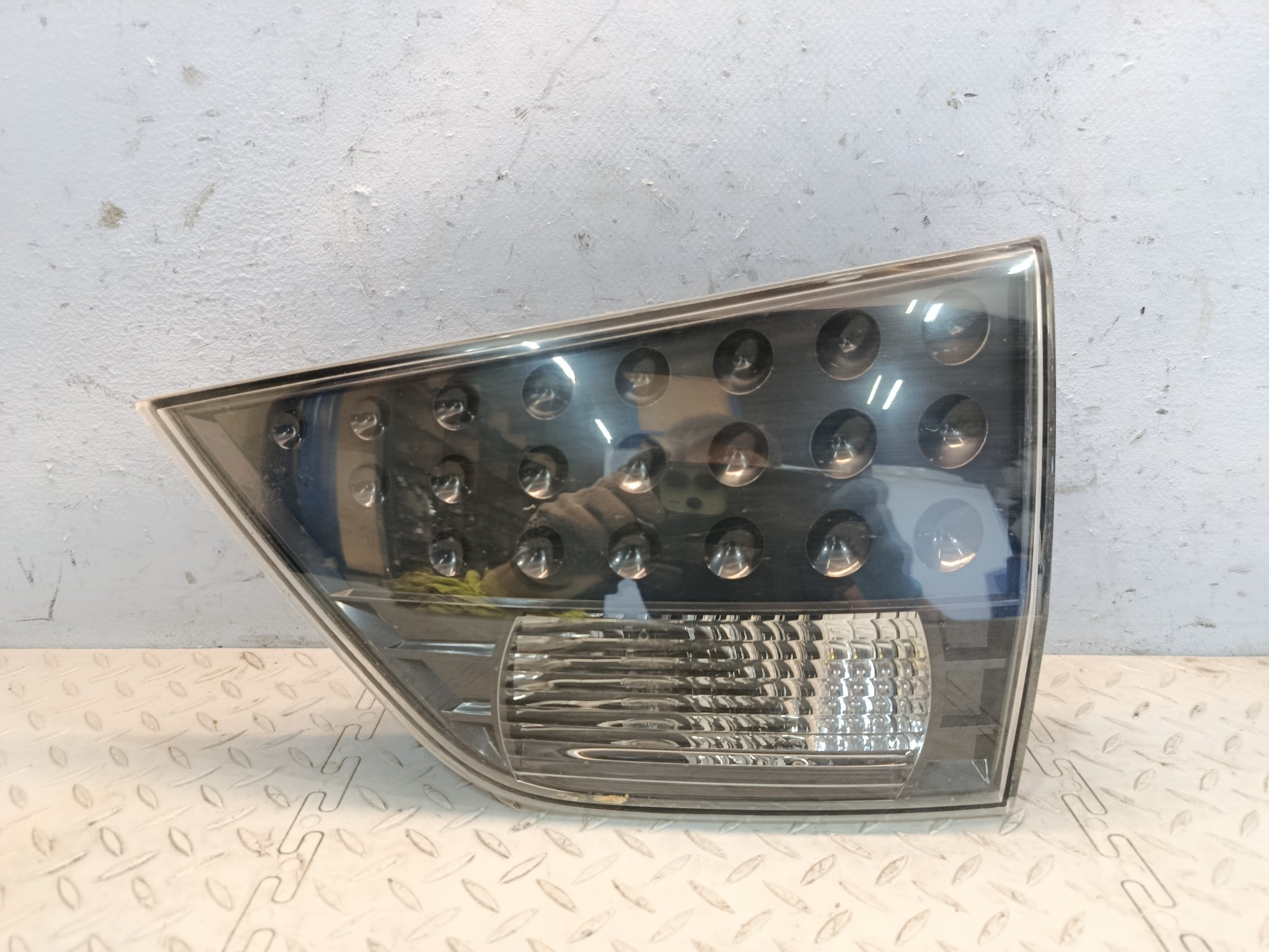 ФАЛЬШПАНЕЛЬ MITSUBISHI ПРАВАЯ 8331A006  KE844Z