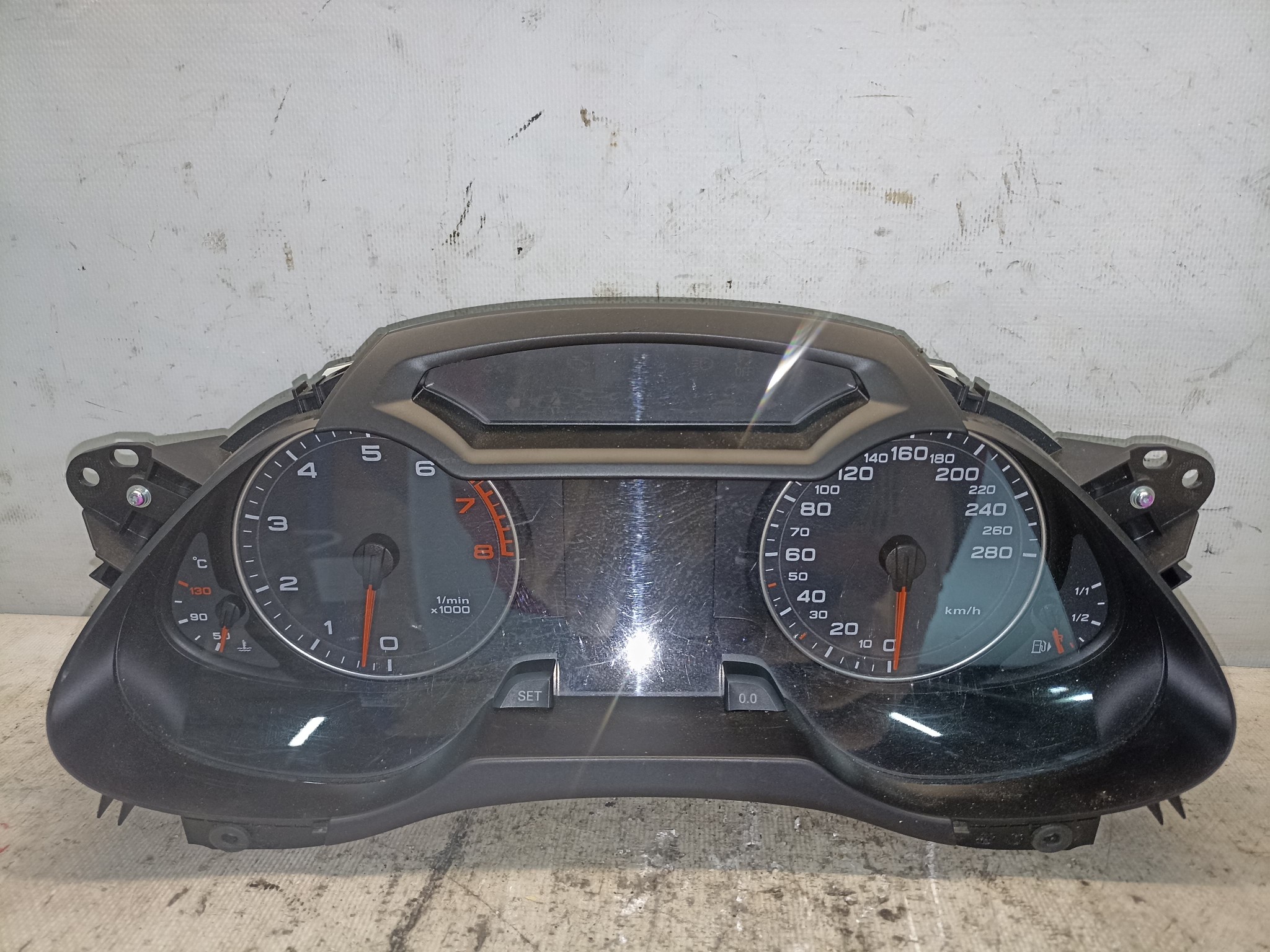 ЩИТОК ПРИБОРОВ AUDI 8K0920930B XE307