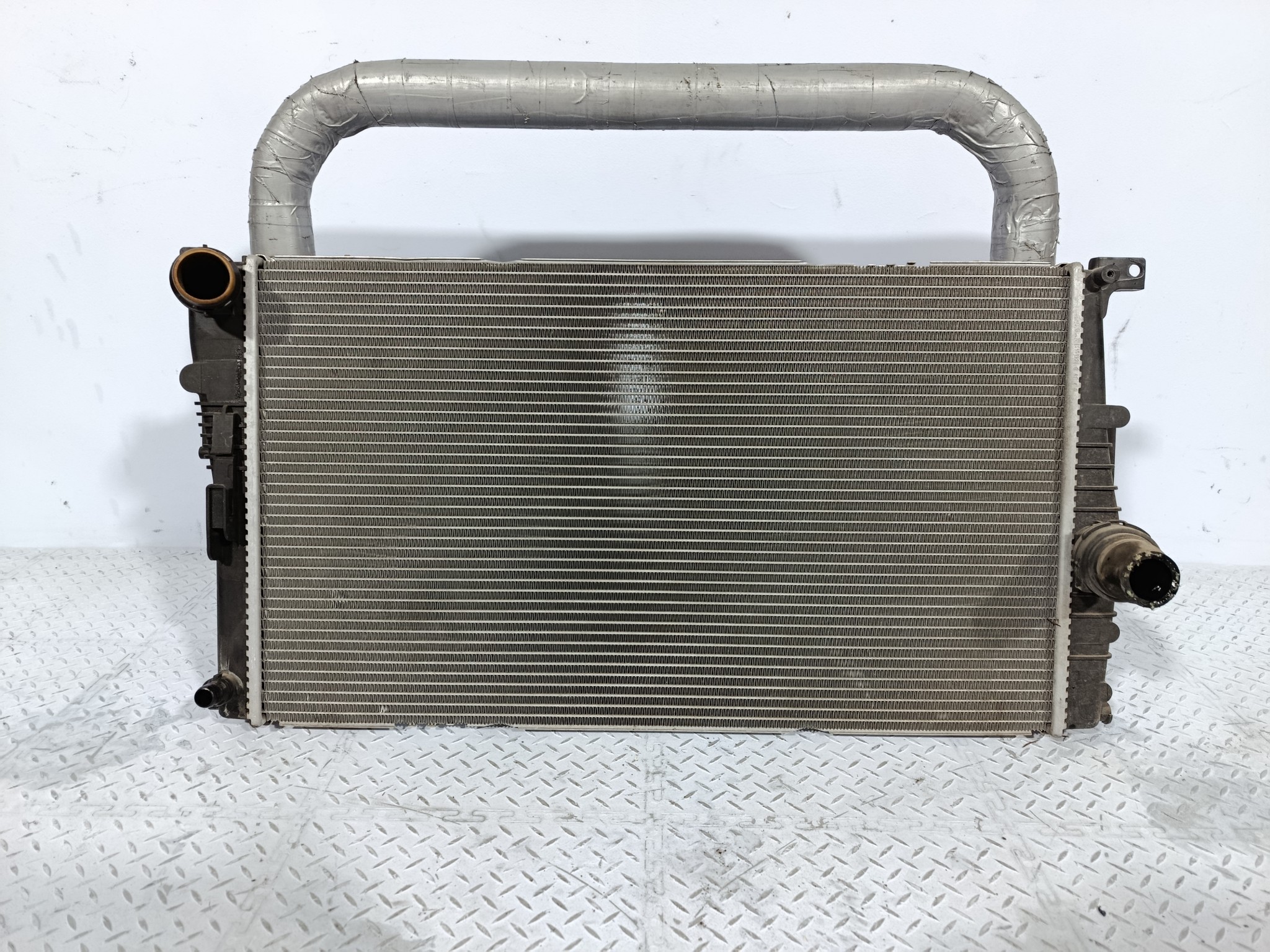 РАДИАТОР ДВИГАТЕЛЯ BMW 17118678027 DY855Z