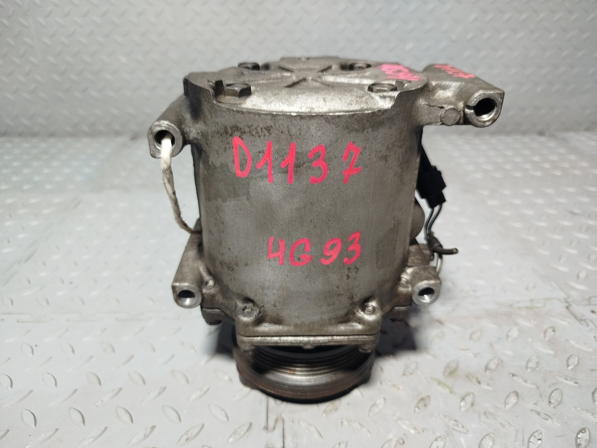 КОМПРЕССОР КОНДИЦИОНЕРА MITSUBISHI 7813A035  D1137