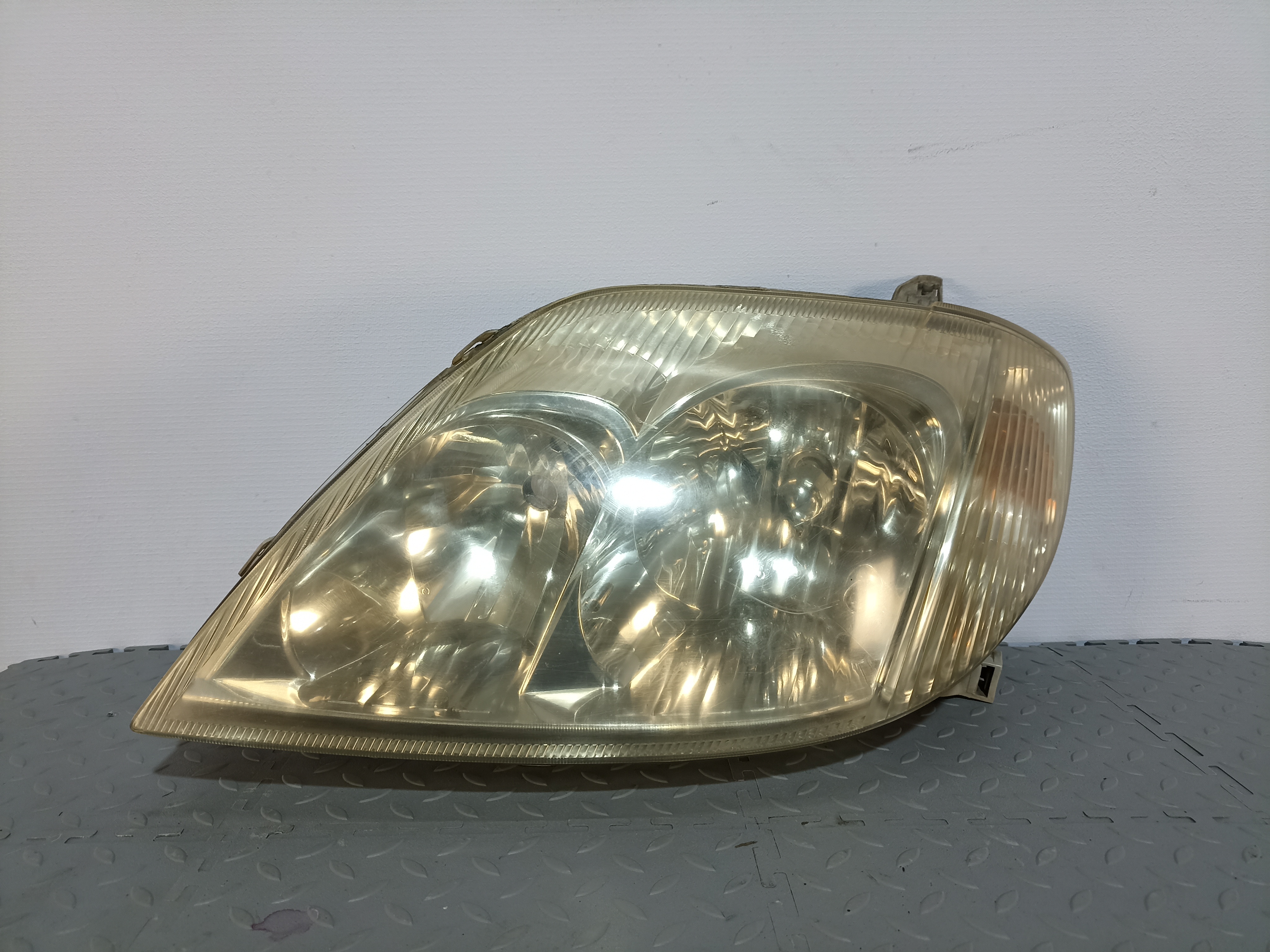 ФАРА TOYOTA ЛЕВАЯ 811701E560  DY987