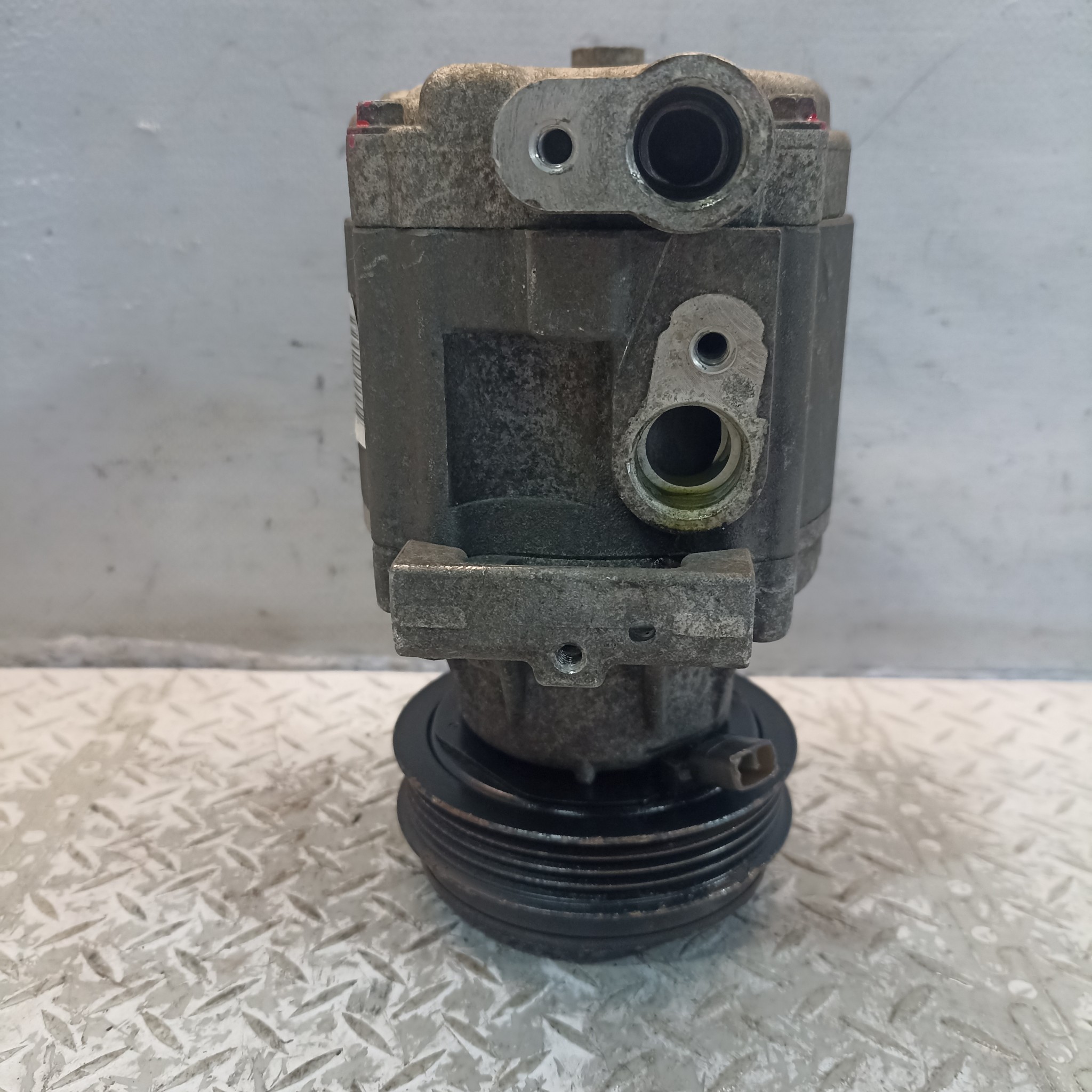 КОМПРЕССОР КОНДИЦИОНЕРА SUBARU 73111AG000  D3098