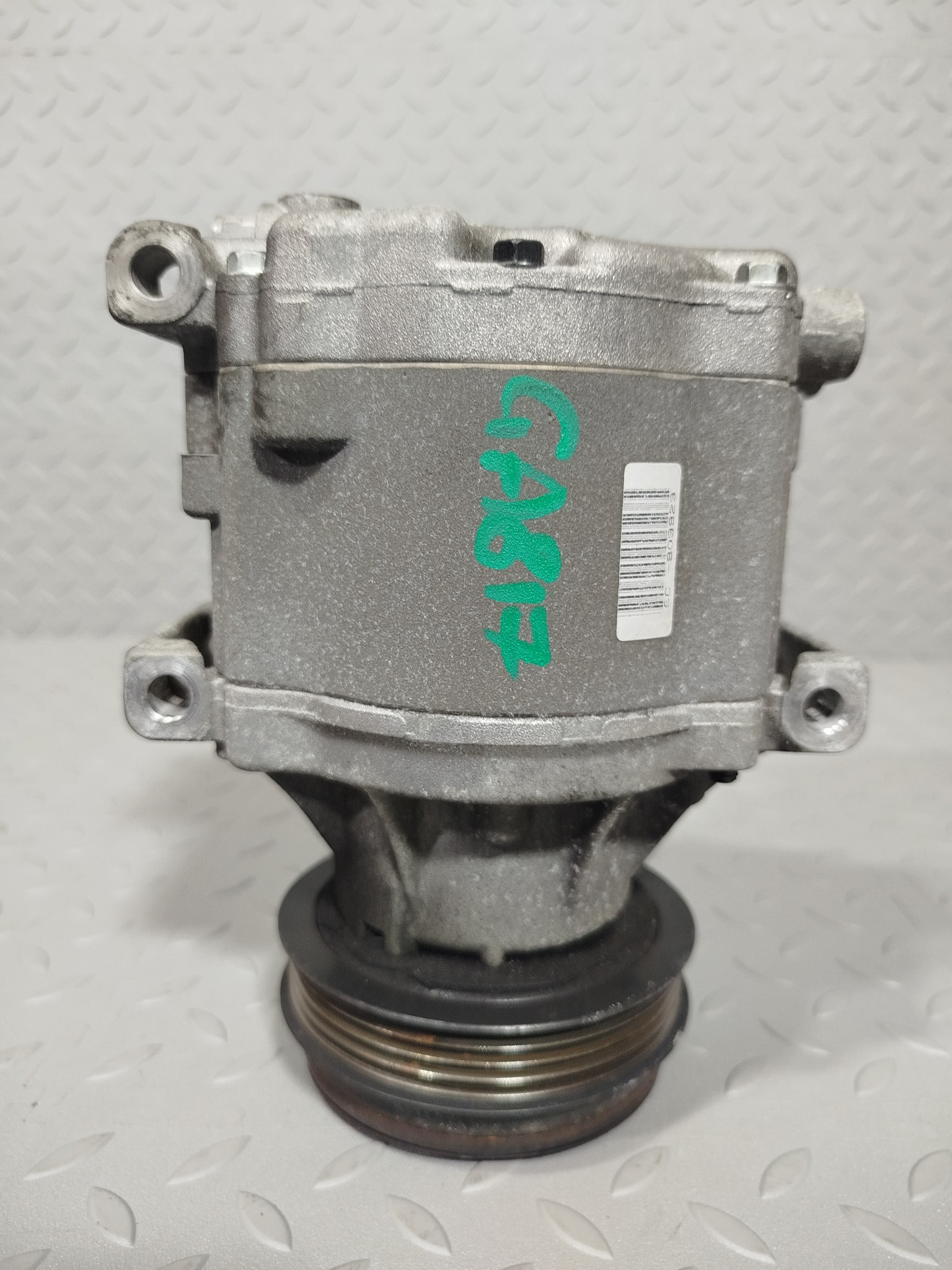 КОМПРЕССОР КОНДИЦИОНЕРА SUBARU 73111AG000  GA817Z