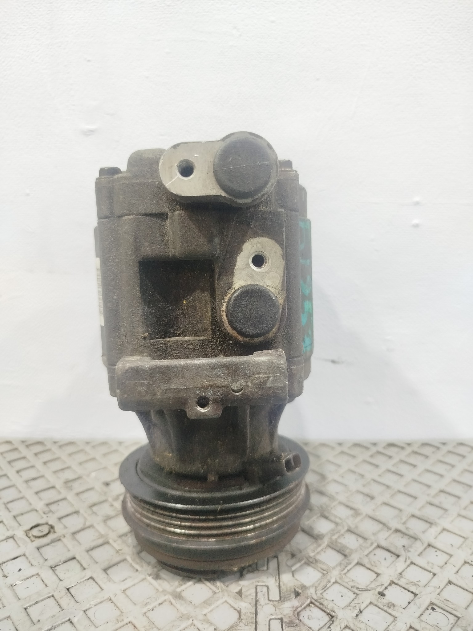 КОМПРЕССОР КОНДИЦИОНЕРА SUBARU 73111AG000  TA1330Z